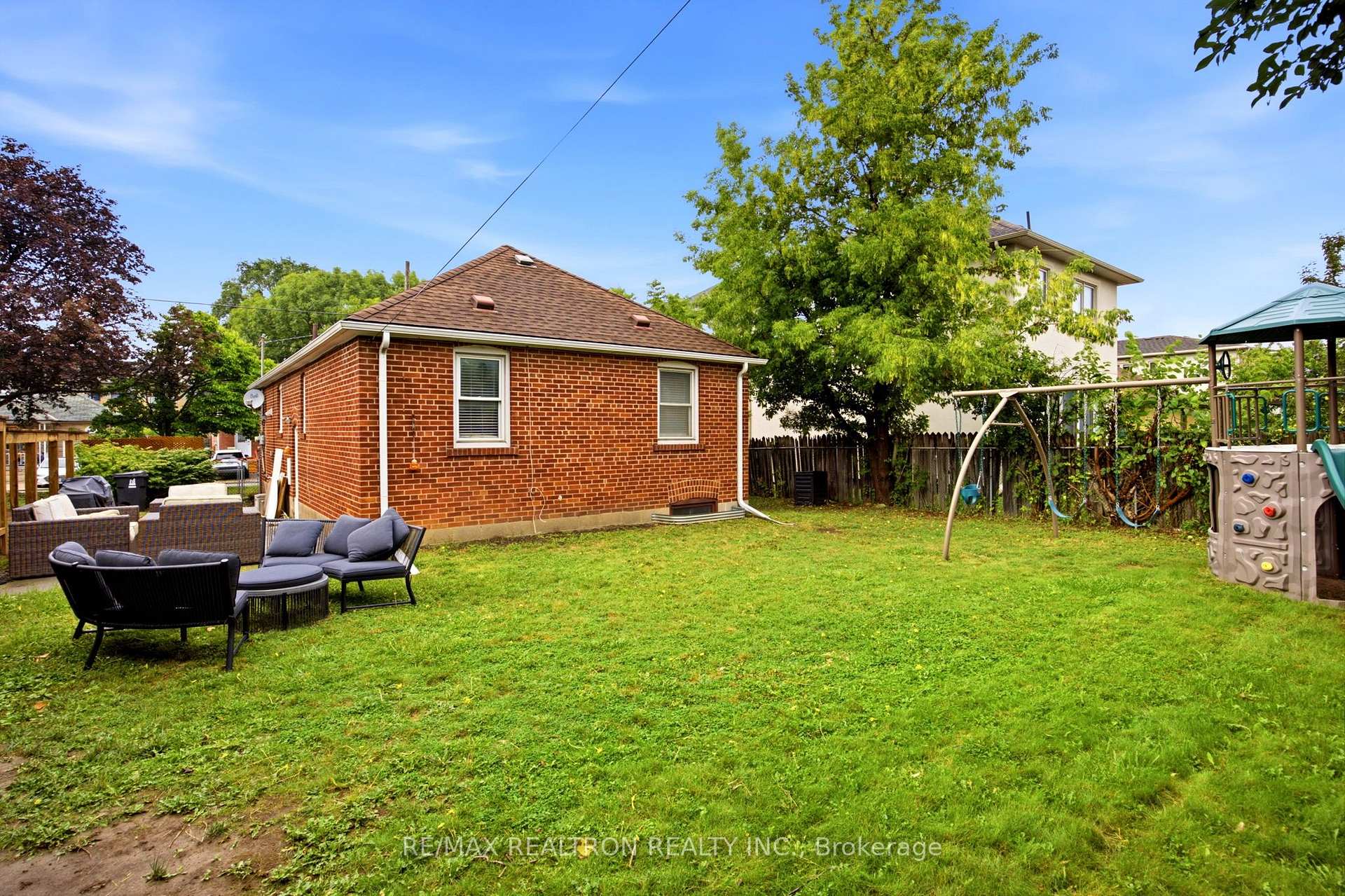 Photo 17 of 149 Fairholme Avenue, Toronto, Englemount-Lawrence — HOMEH