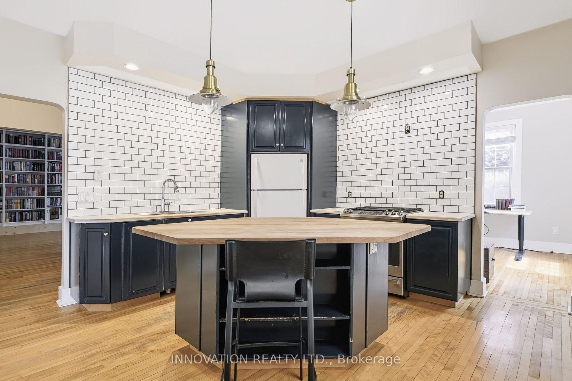 Photo 10 of 262 Bell Street, Arnprior, Arnprior — HOMEH
