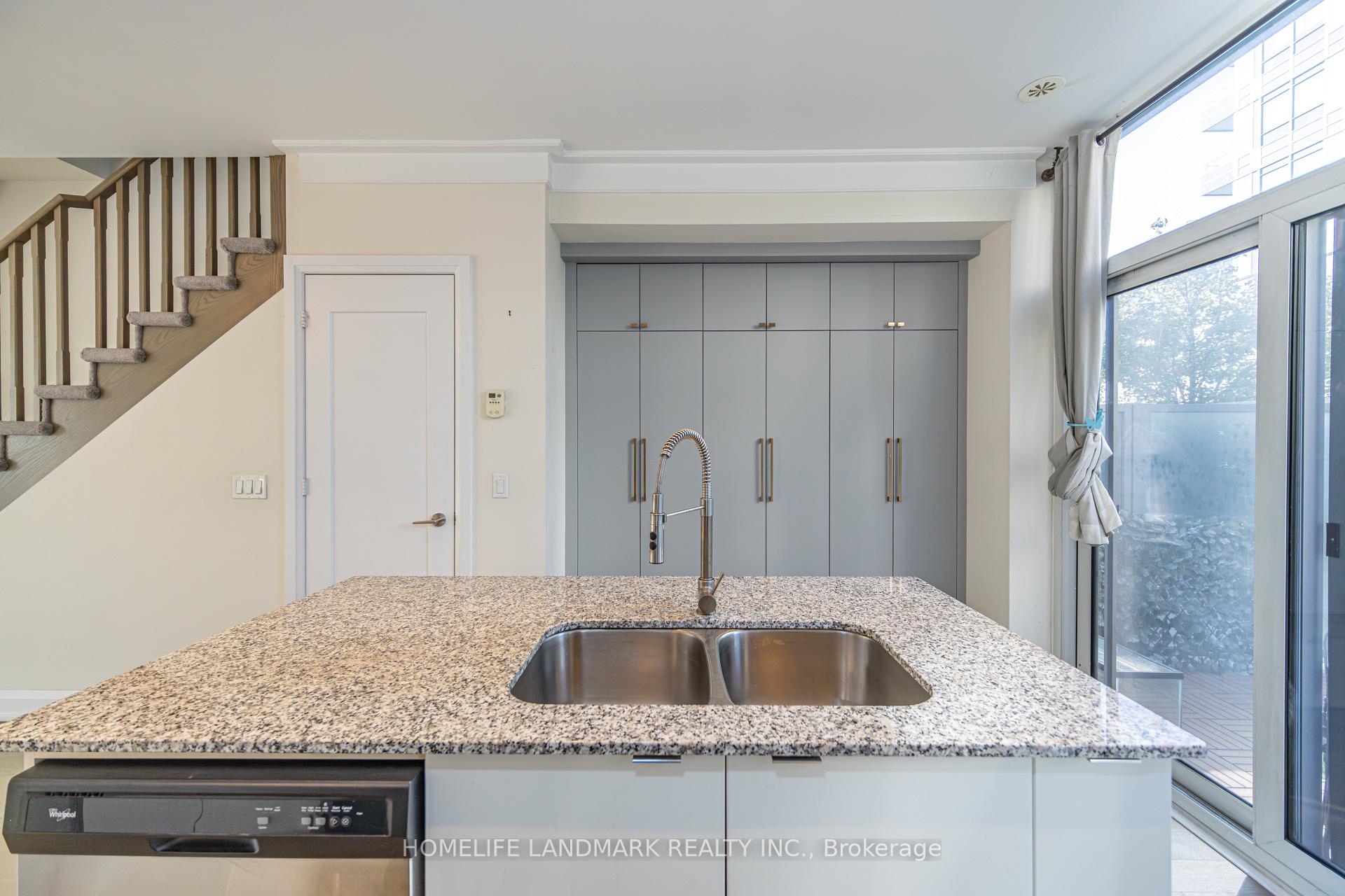 Photo 7 of Unit TH12, 18 Graydon Hall Drive, North York, Parkwoods-Donalda — HOMEH