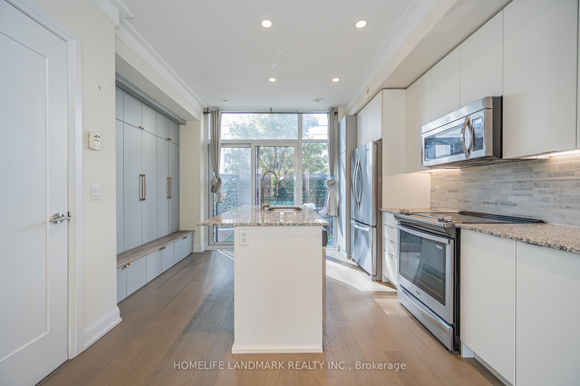 Photo 8 of Unit TH12, 18 Graydon Hall Drive, North York, Parkwoods-Donalda — HOMEH