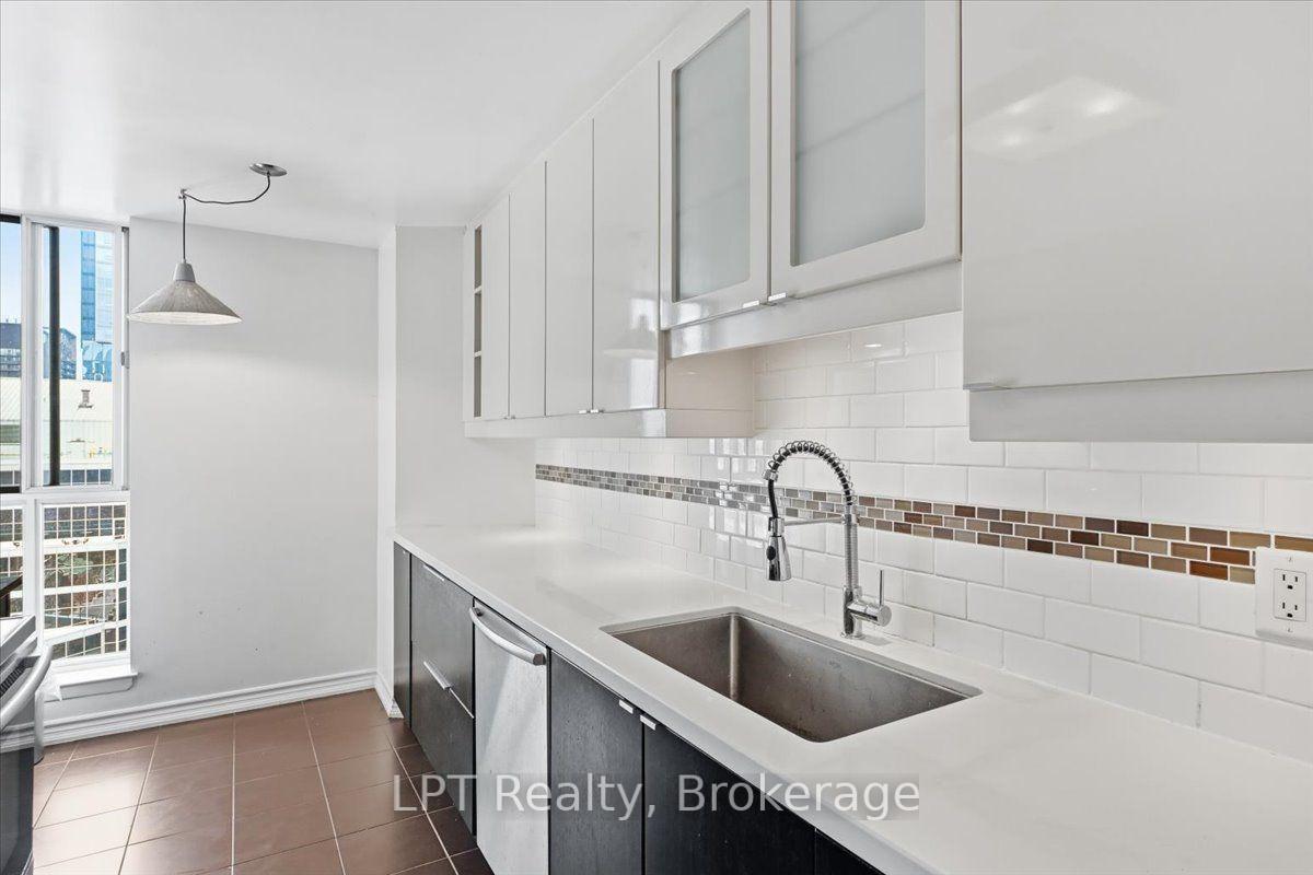 Photo 8 of Unit 2721, 633 Bay Street, Toronto, Bay Street Corridor — HOMEH