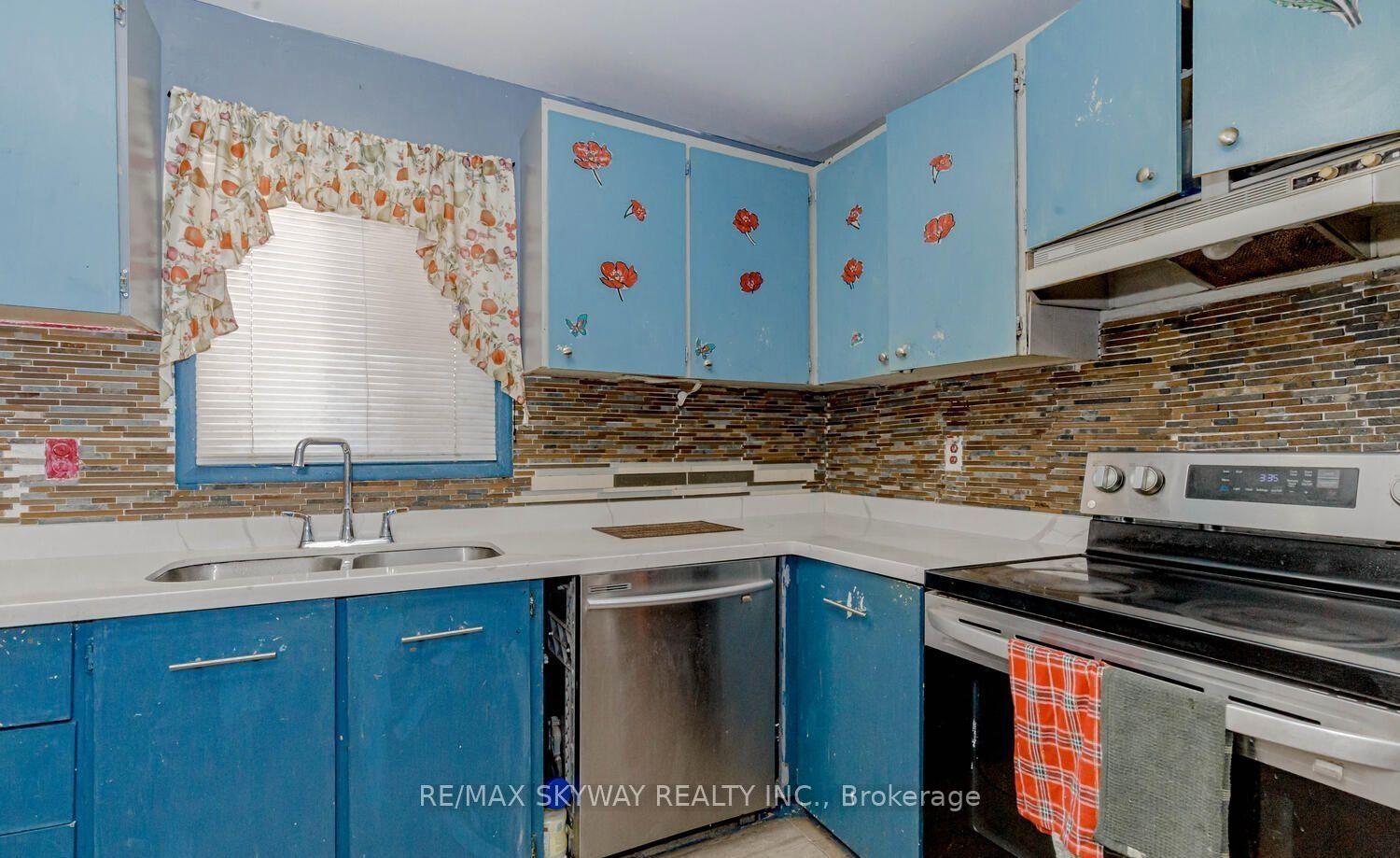 Photo 8 of 3 Hercules Court, Brampton, Central Park — HOMEH