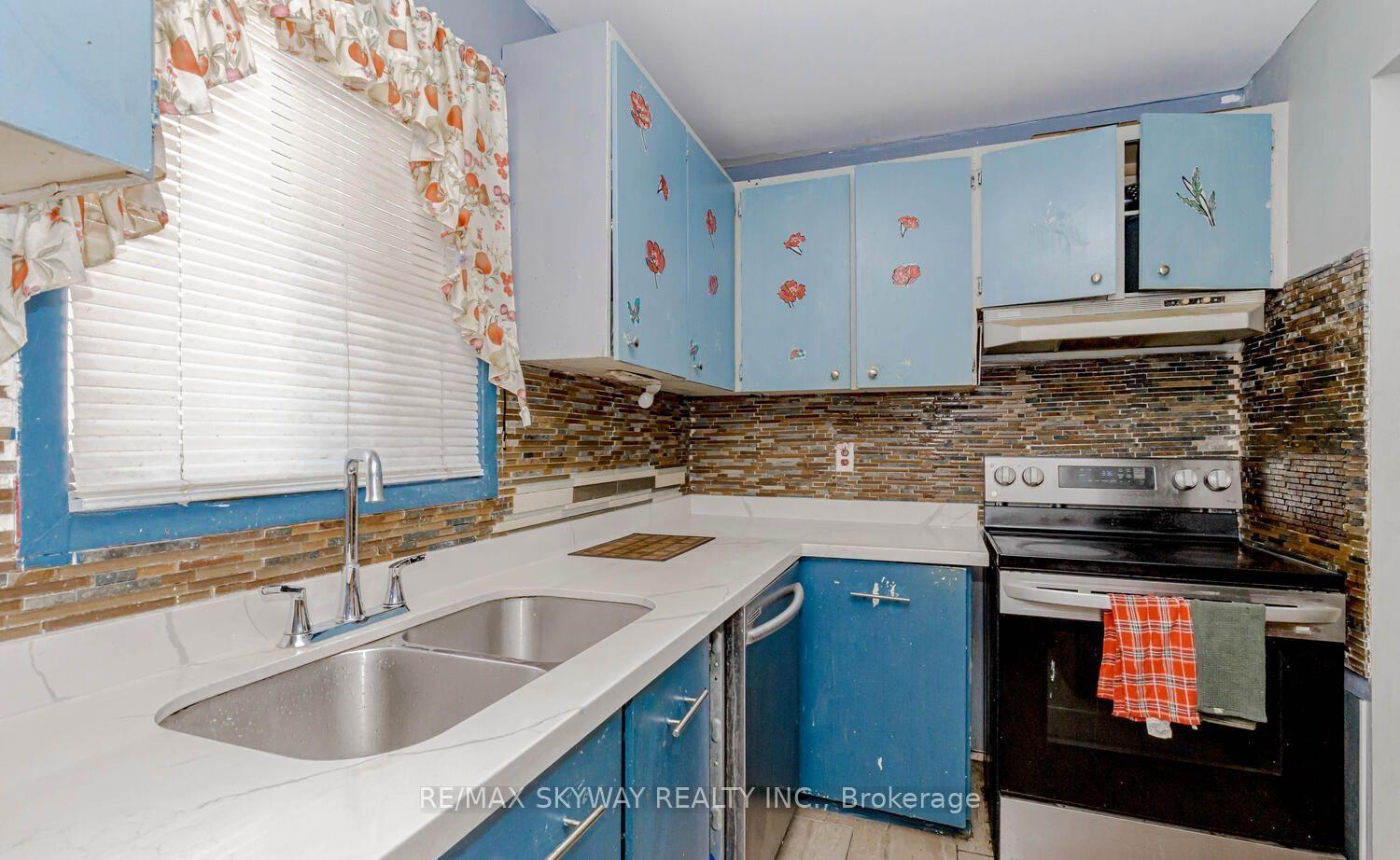 Photo 9 of 3 Hercules Court, Brampton, Central Park — HOMEH