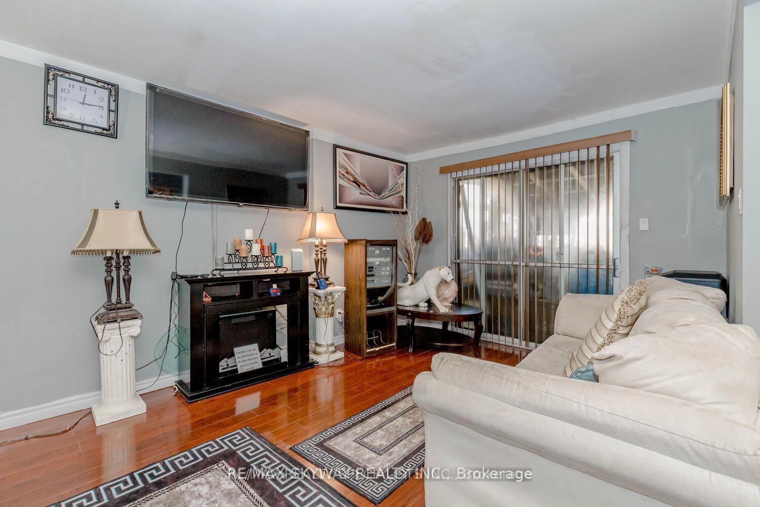 Photo 11 of 3 Hercules Court, Brampton, Central Park — HOMEH