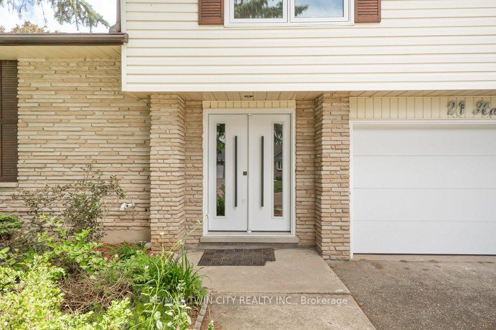 Photo 3 of 21 Halliwell Drive, Kitchener, Heritage Park - Kitchener — HOMEH