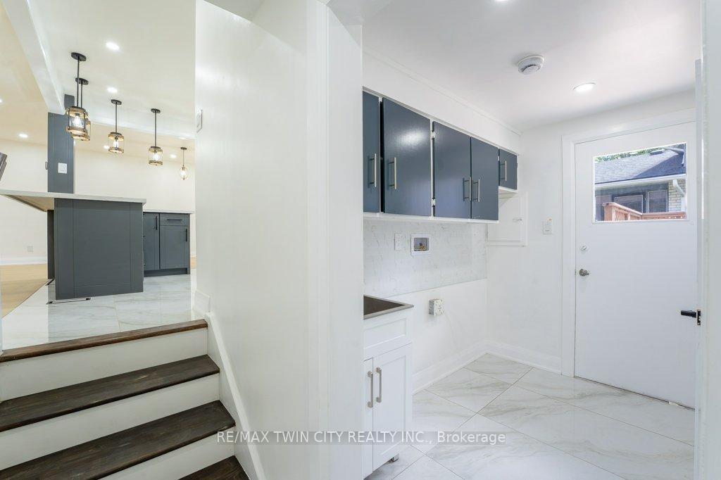 Photo 11 of 21 Halliwell Drive, Kitchener, Heritage Park - Kitchener — HOMEH