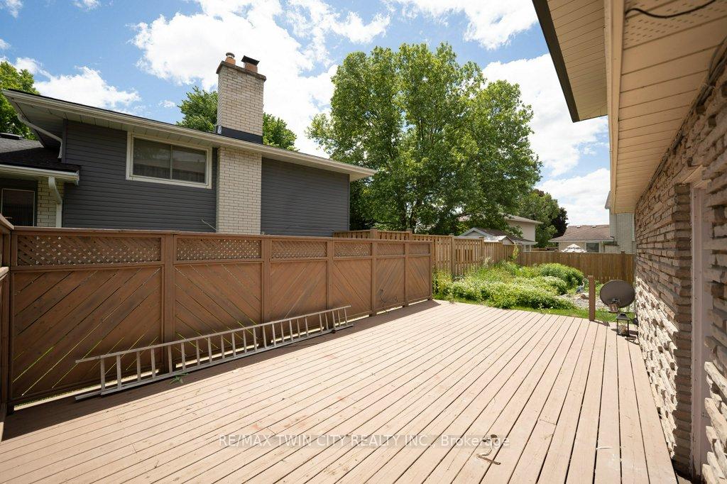 Photo 33 of 21 Halliwell Drive, Kitchener, Heritage Park - Kitchener — HOMEH