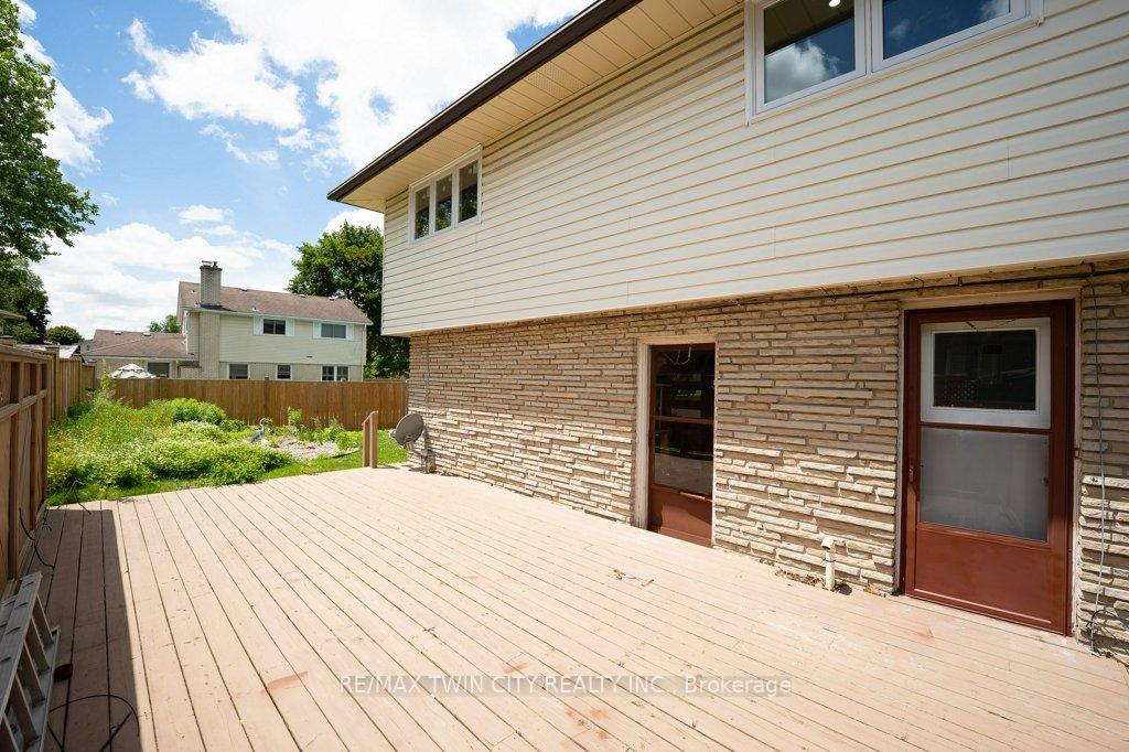 Photo 34 of 21 Halliwell Drive, Kitchener, Heritage Park - Kitchener — HOMEH