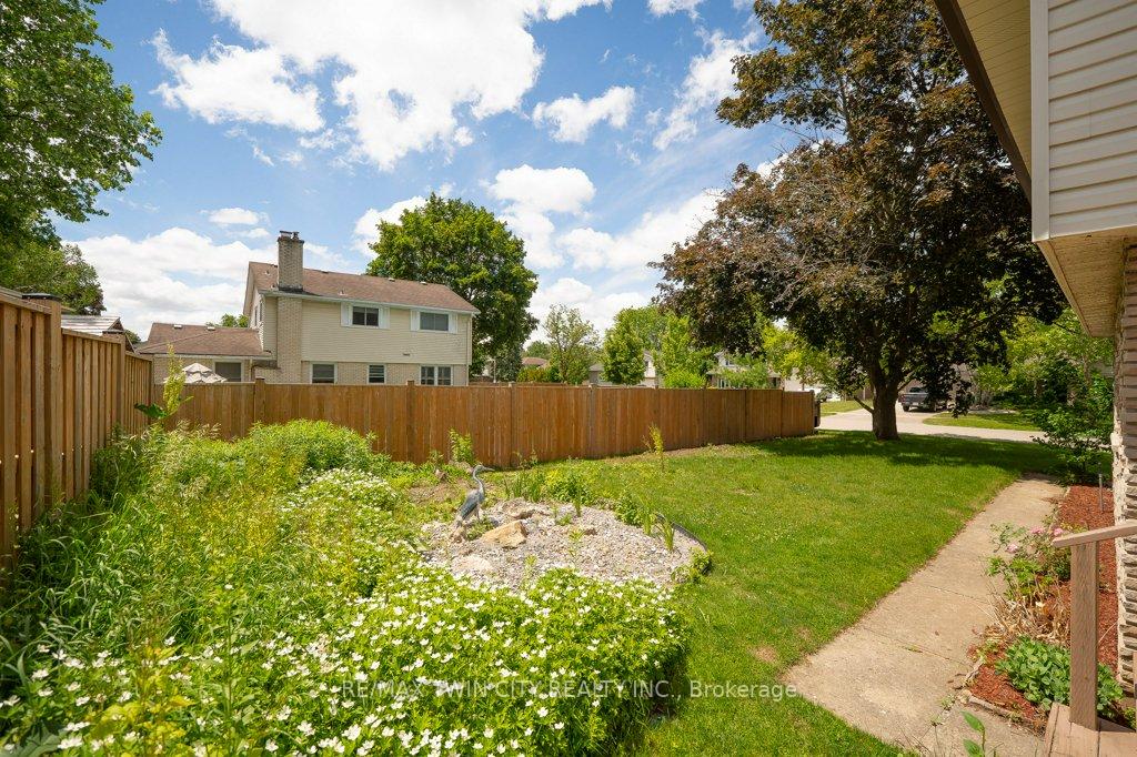 Photo 35 of 21 Halliwell Drive, Kitchener, Heritage Park - Kitchener — HOMEH