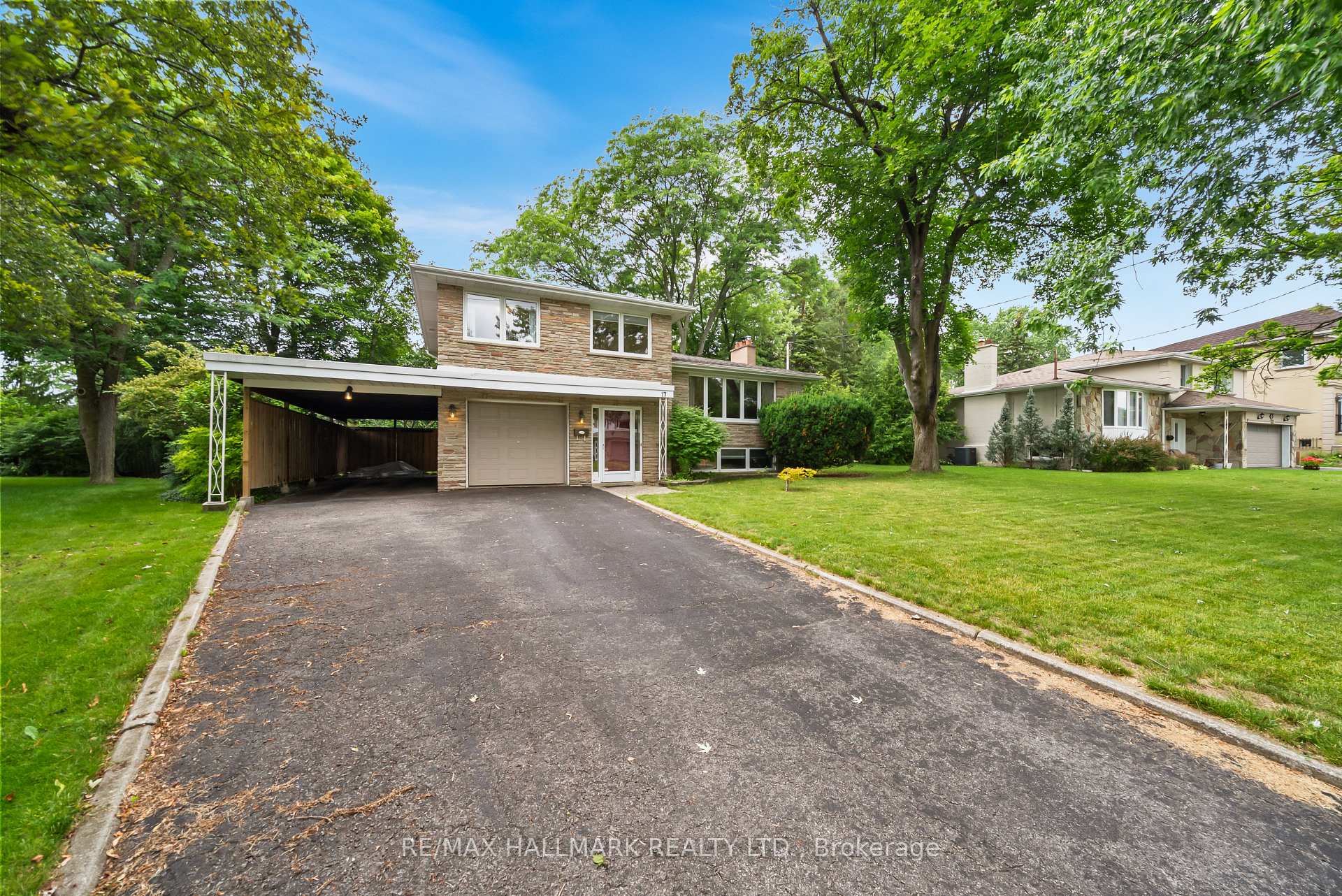 Photo 2 of 17 Greenyards Drive, North York, Newtonbrook East — HOMEH