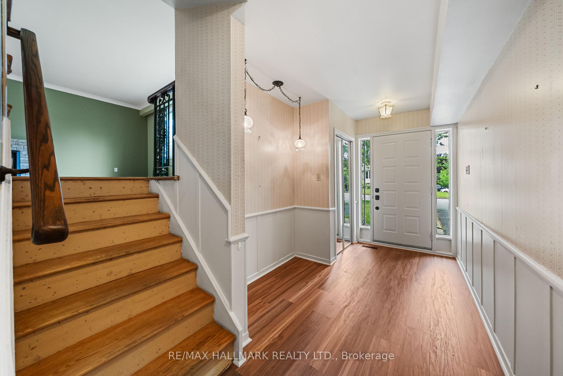Photo 3 of 17 Greenyards Drive, North York, Newtonbrook East — HOMEH