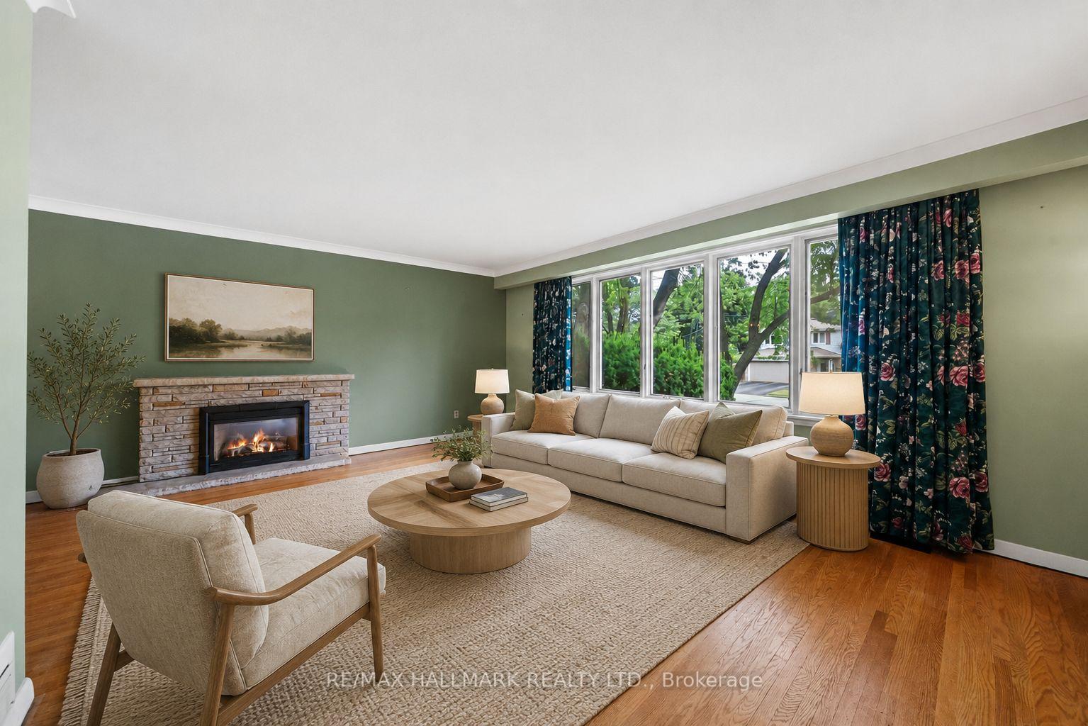 Photo 4 of 17 Greenyards Drive, North York, Newtonbrook East — HOMEH