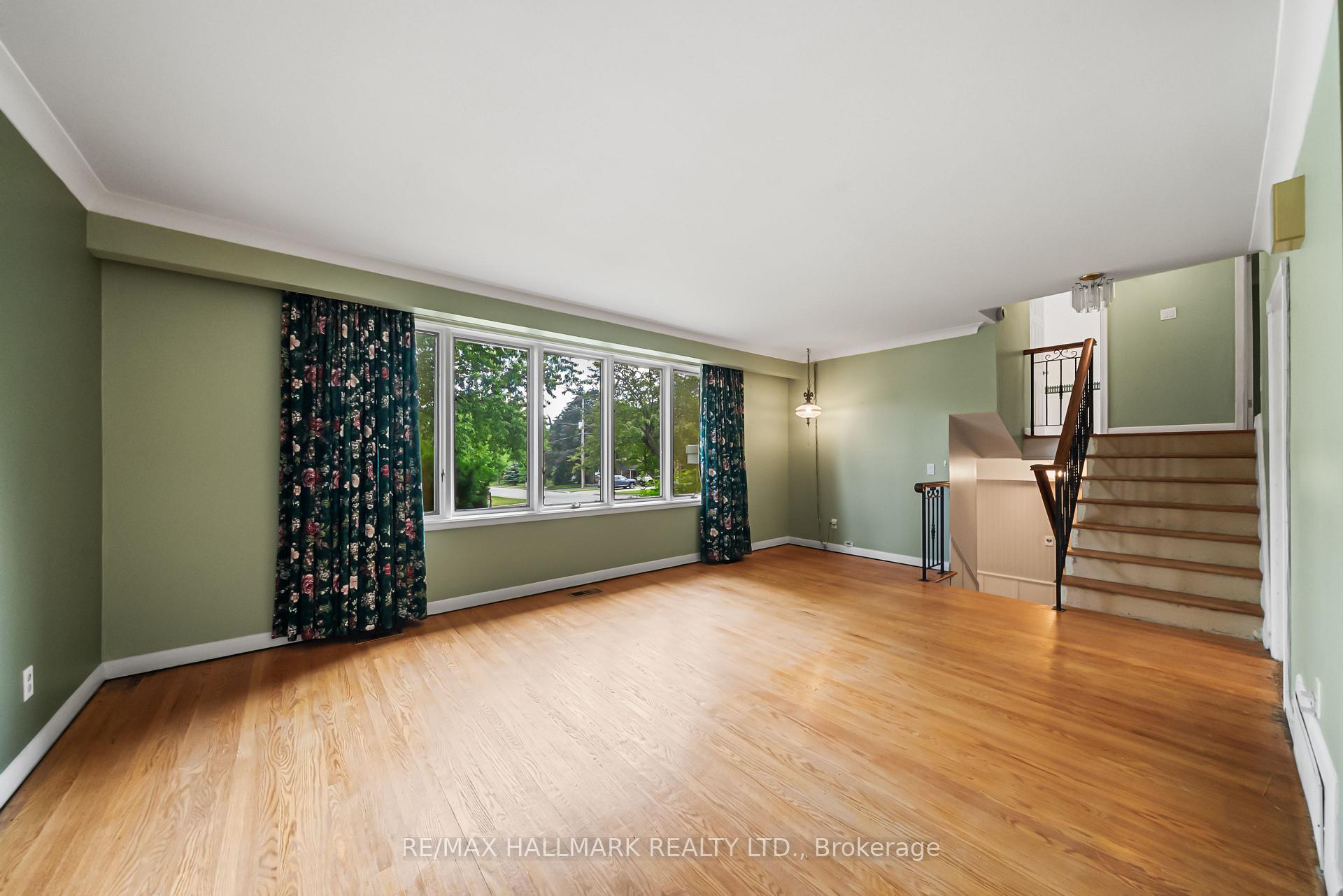 Photo 6 of 17 Greenyards Drive, North York, Newtonbrook East — HOMEH