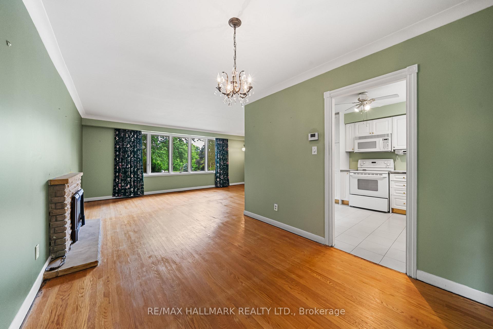 Photo 9 of 17 Greenyards Drive, North York, Newtonbrook East — HOMEH