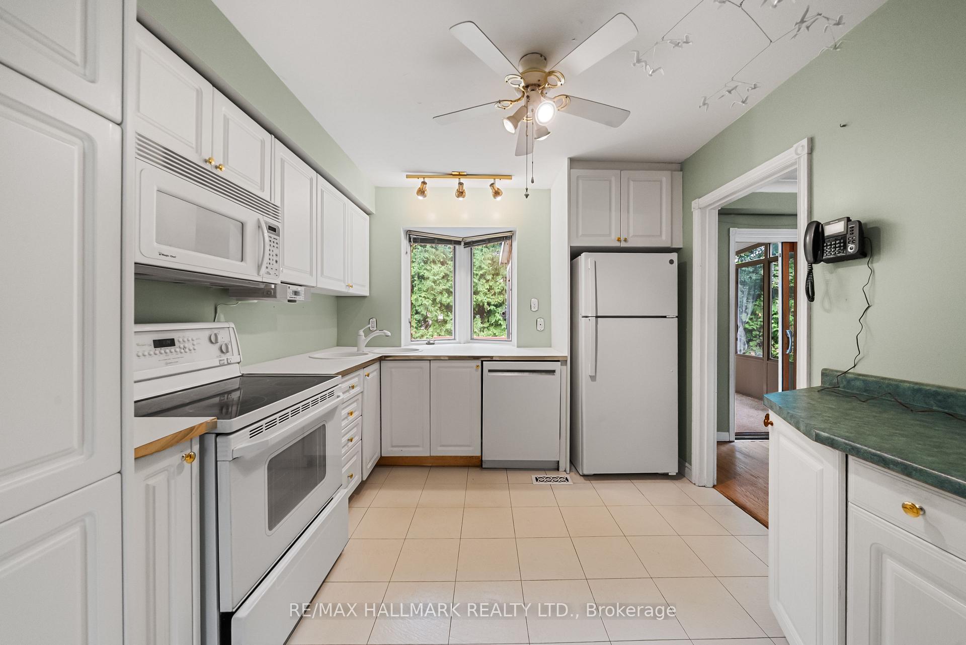 Photo 13 of 17 Greenyards Drive, North York, Newtonbrook East — HOMEH