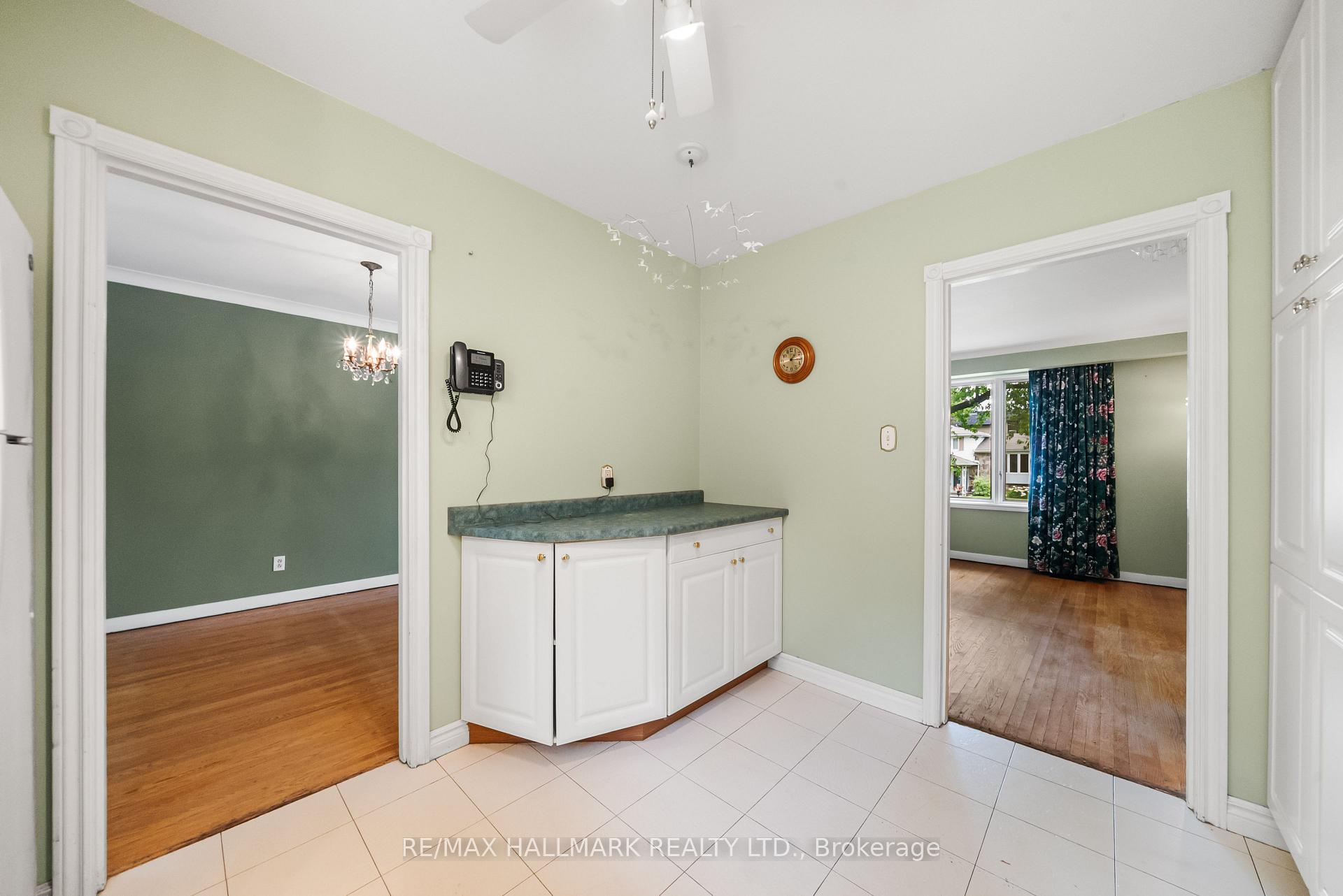 Photo 14 of 17 Greenyards Drive, North York, Newtonbrook East — HOMEH