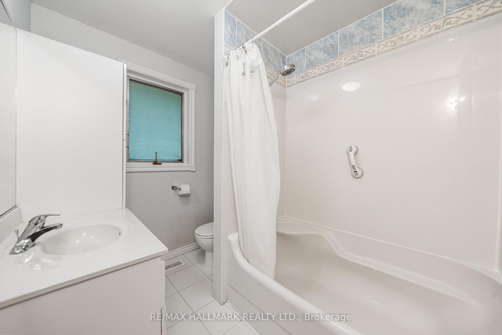 Photo 25 of 17 Greenyards Drive, North York, Newtonbrook East — HOMEH