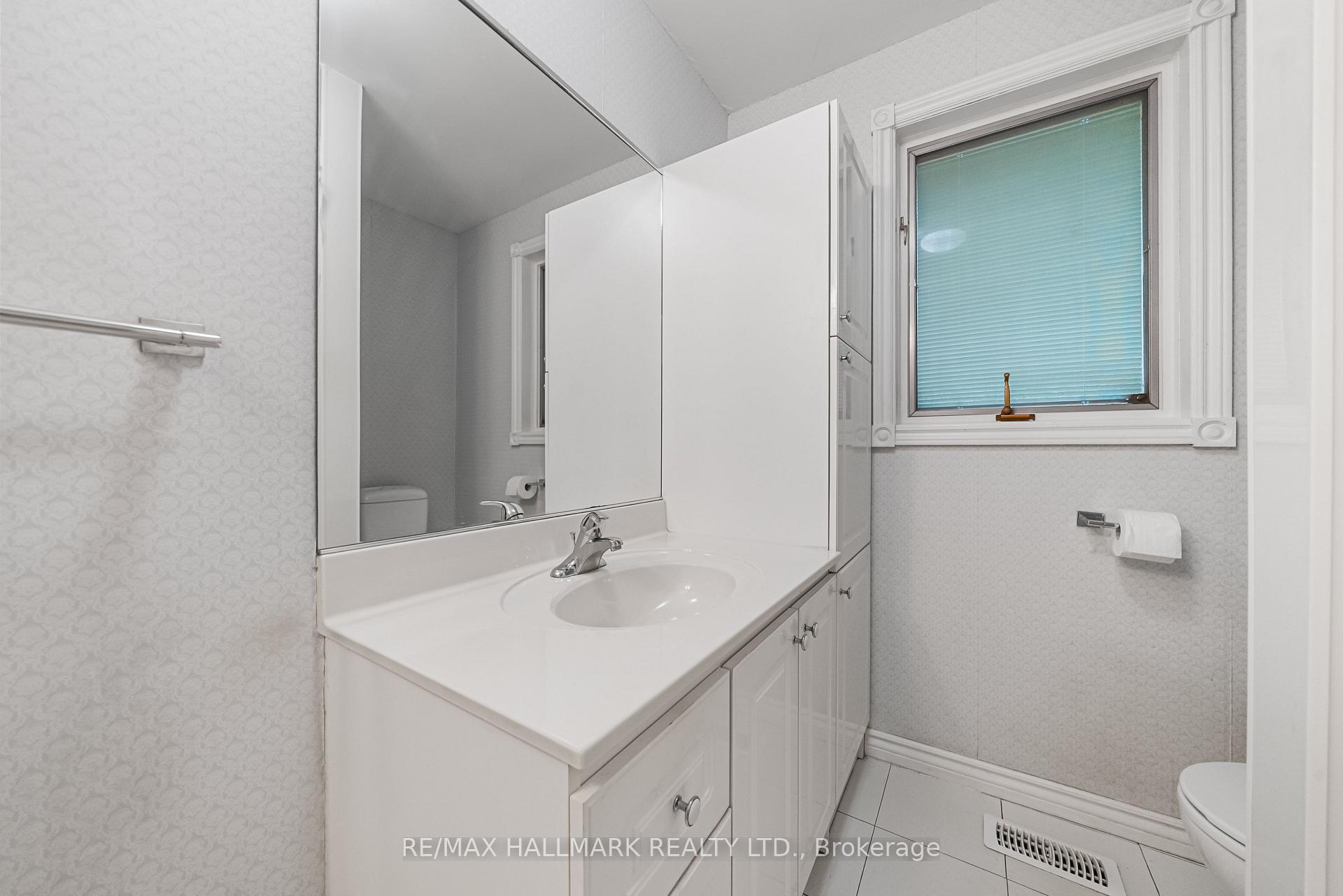 Photo 26 of 17 Greenyards Drive, North York, Newtonbrook East — HOMEH