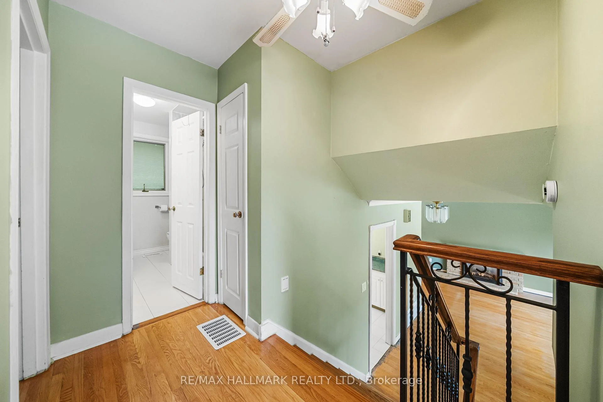Photo 32 of 17 Greenyards Drive, North York, Newtonbrook East — HOMEH