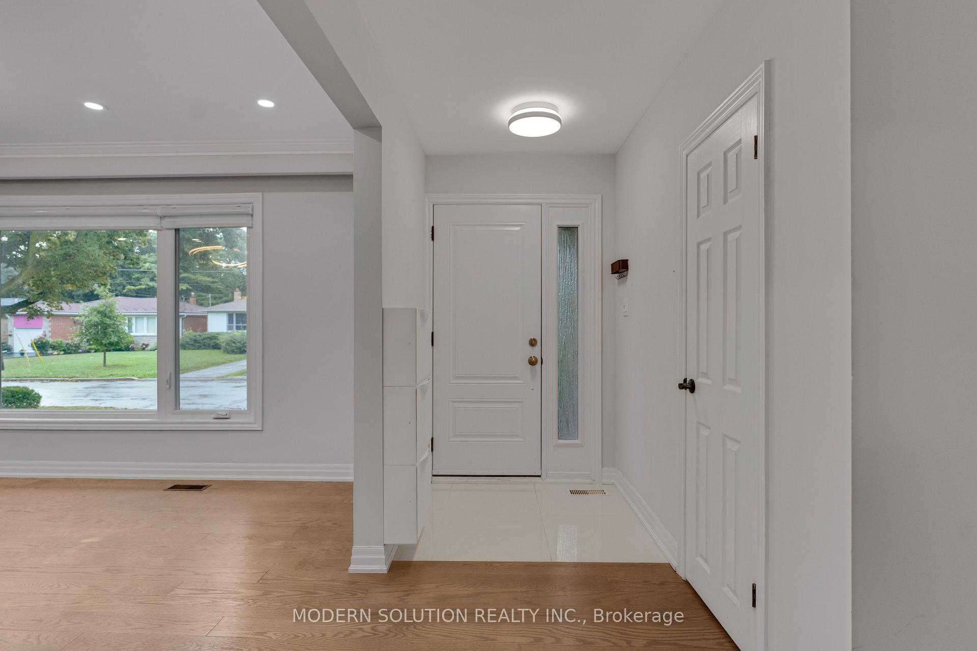 Photo 5 of 2 Caswell Drive, North York, Newtonbrook East — HOMEH