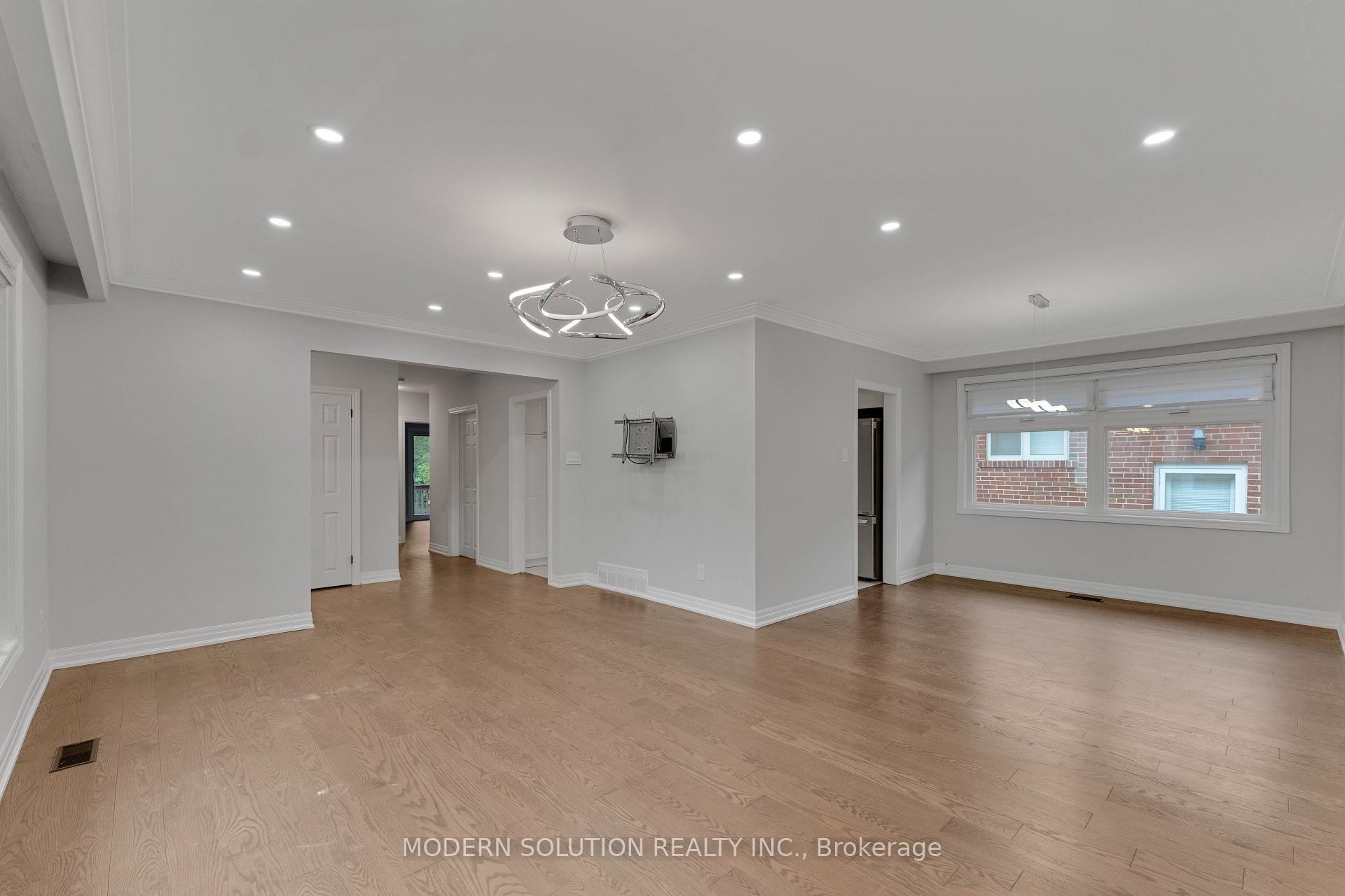 Photo 6 of 2 Caswell Drive, North York, Newtonbrook East — HOMEH