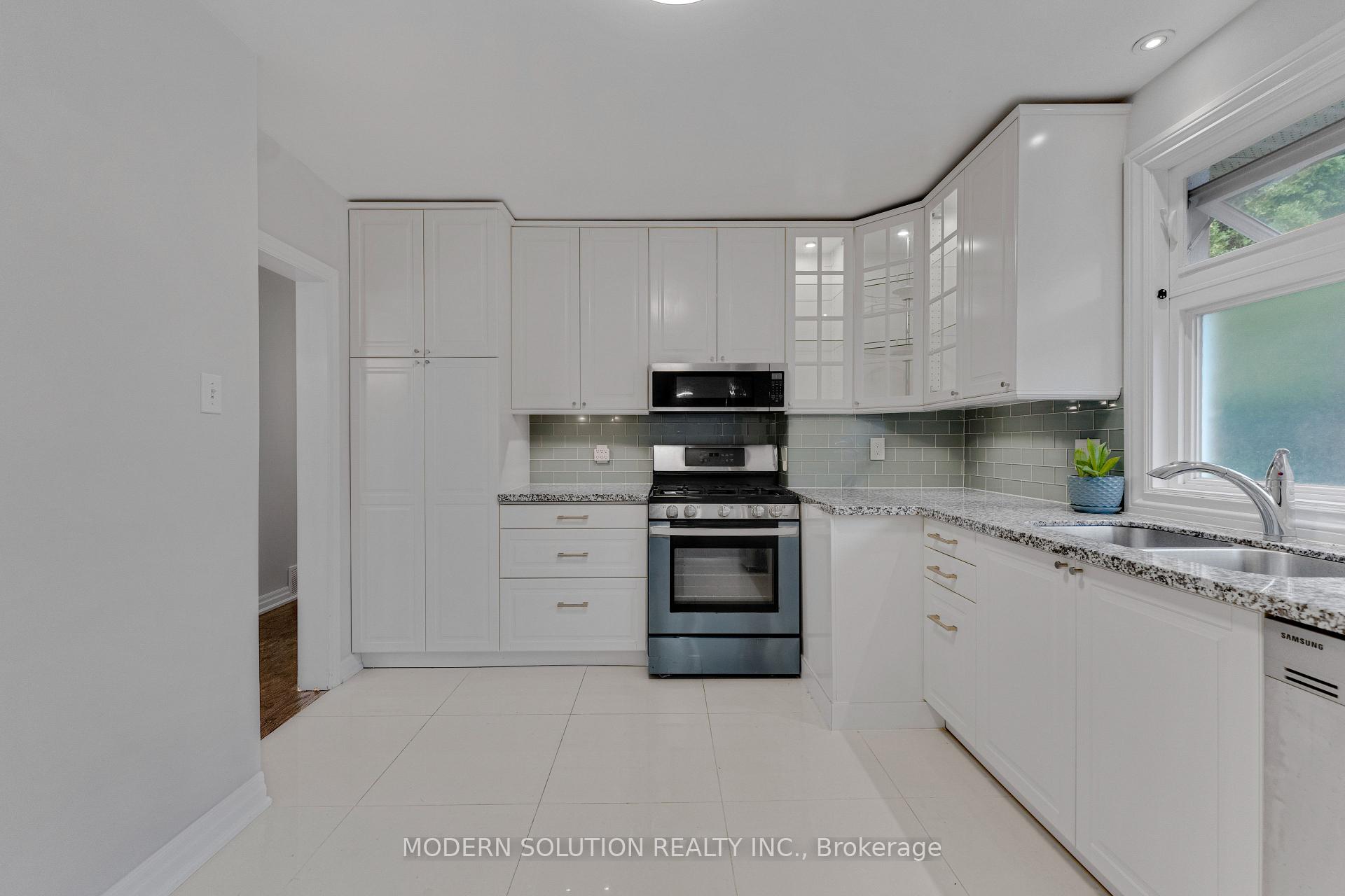 Photo 11 of 2 Caswell Drive, North York, Newtonbrook East — HOMEH