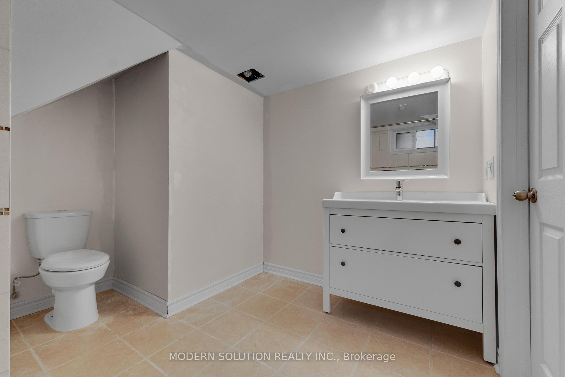 Photo 34 of 2 Caswell Drive, North York, Newtonbrook East — HOMEH