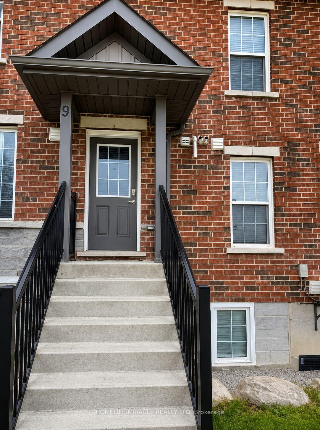 Photo 2 of Unit 9, 252 Penetanguishene Road, Barrie, Georgian Drive — HOMEH