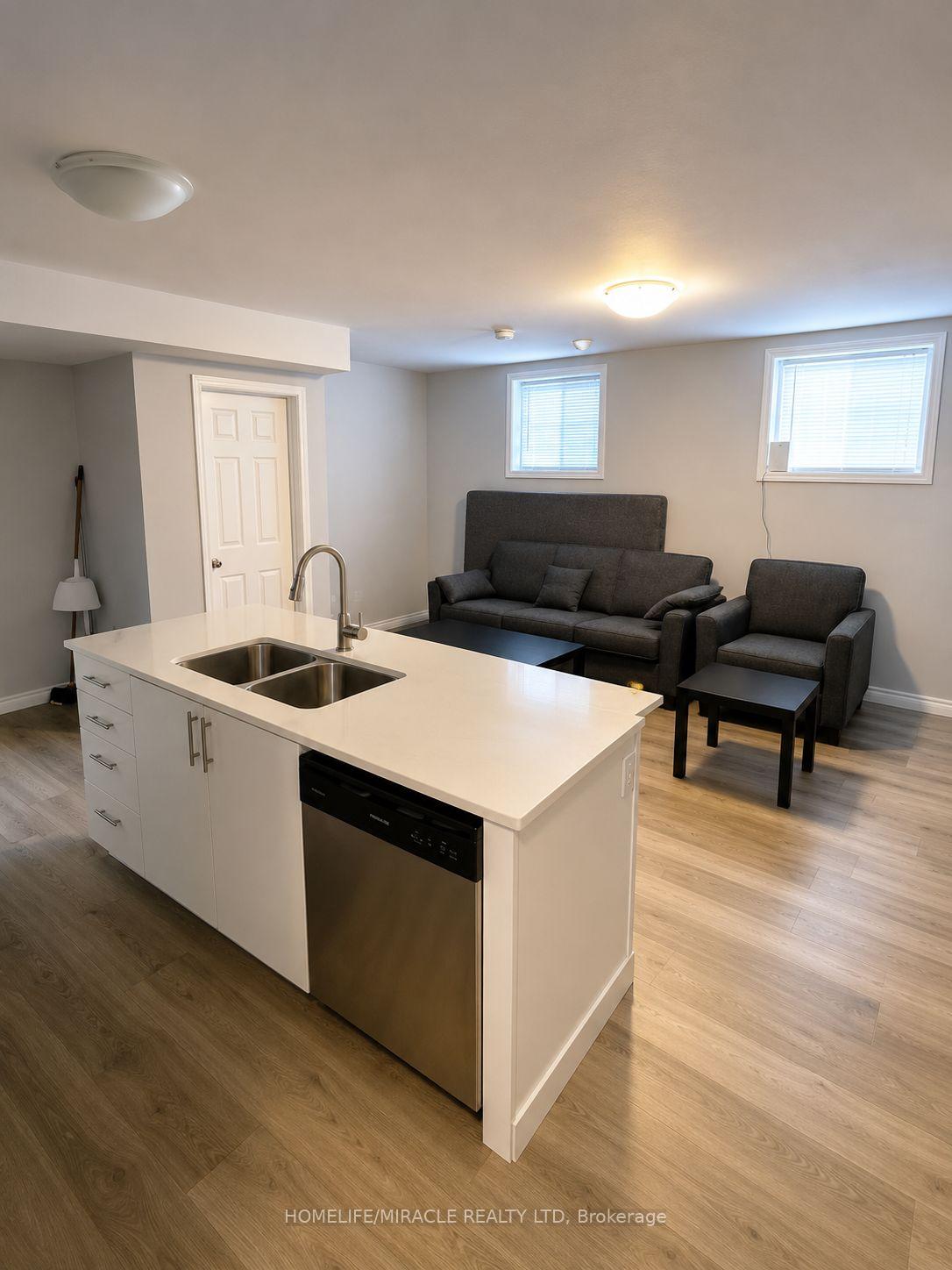 Photo 5 of Unit 9, 252 Penetanguishene Road, Barrie, Georgian Drive — HOMEH
