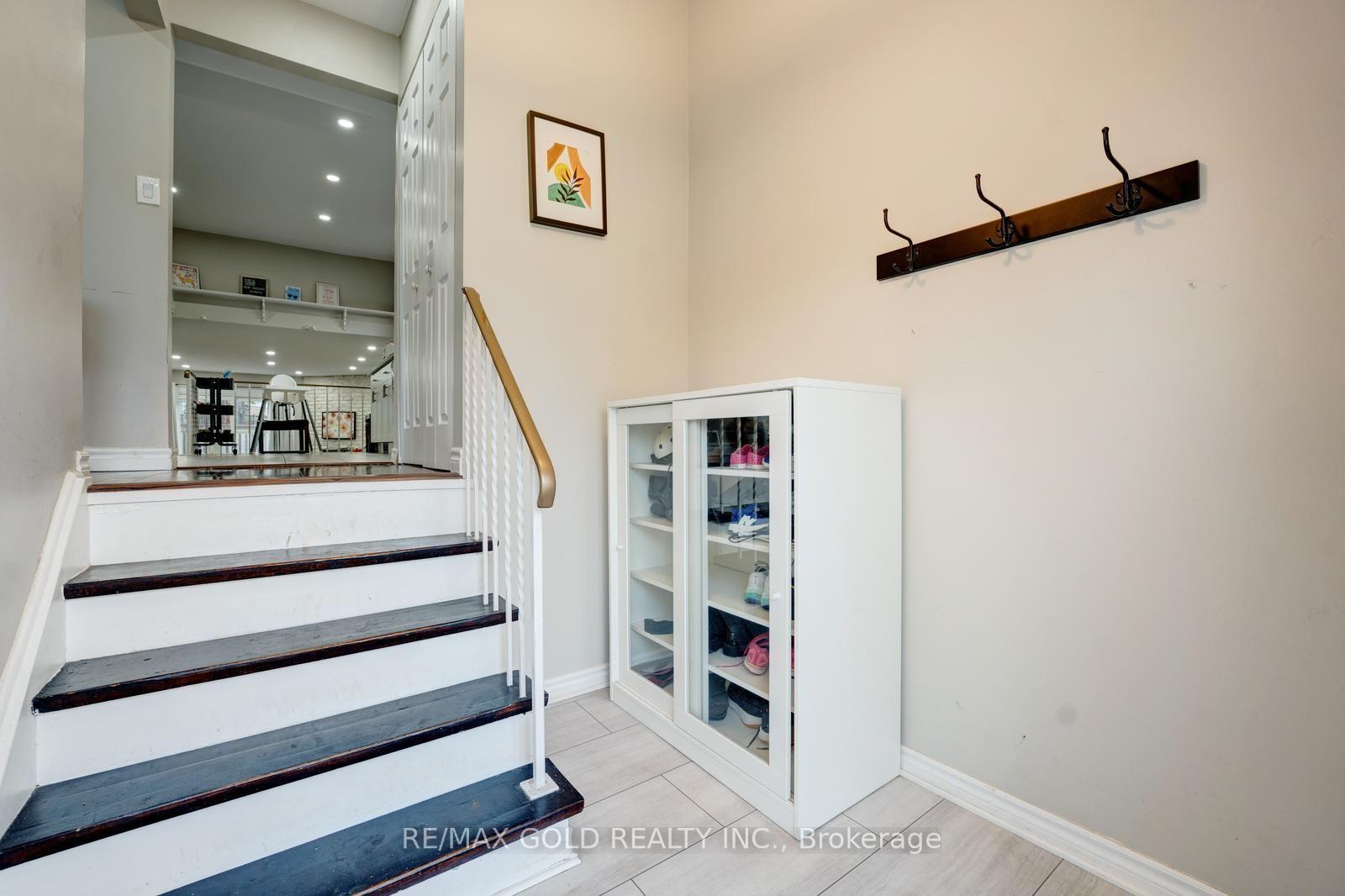 Photo 3 of 2848 Bucklepost Crescent, Mississauga, Meadowvale — HOMEH