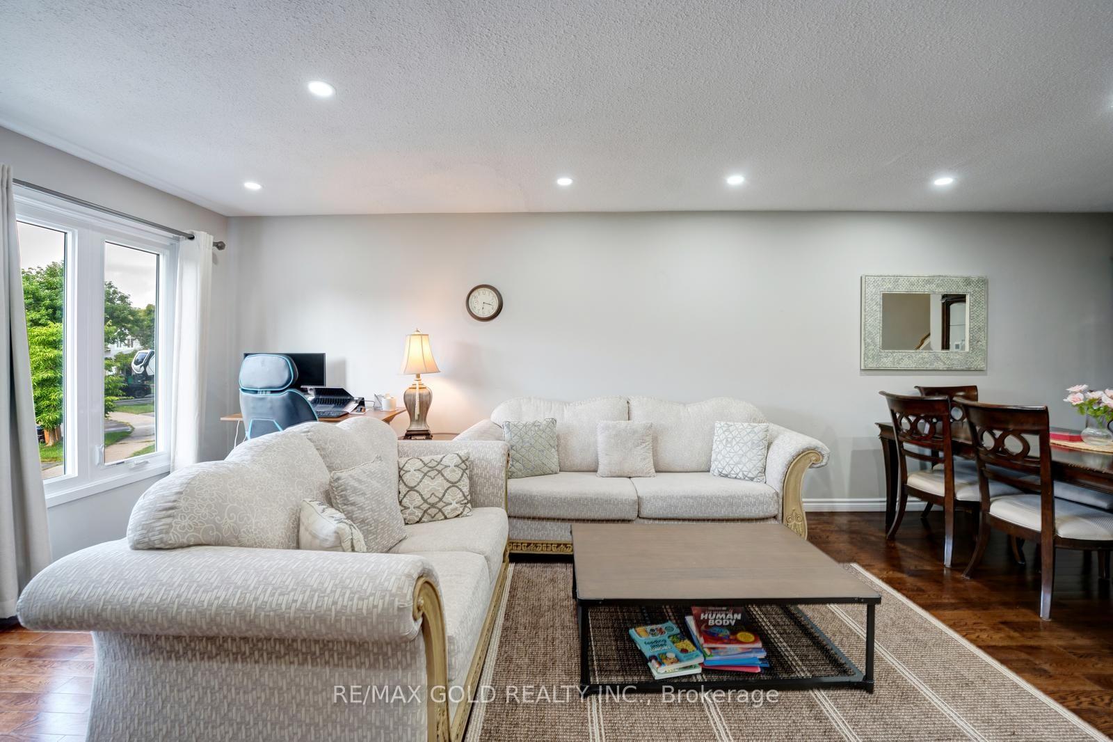 Photo 4 of 2848 Bucklepost Crescent, Mississauga, Meadowvale — HOMEH