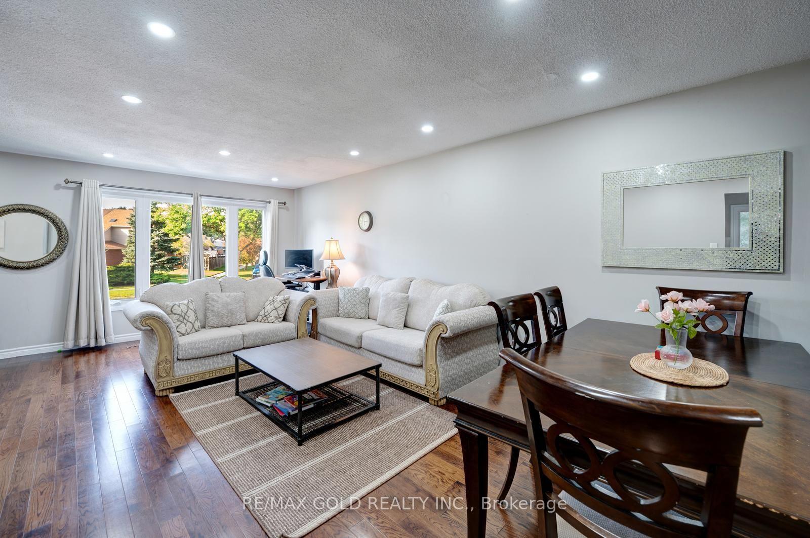 Photo 5 of 2848 Bucklepost Crescent, Mississauga, Meadowvale — HOMEH