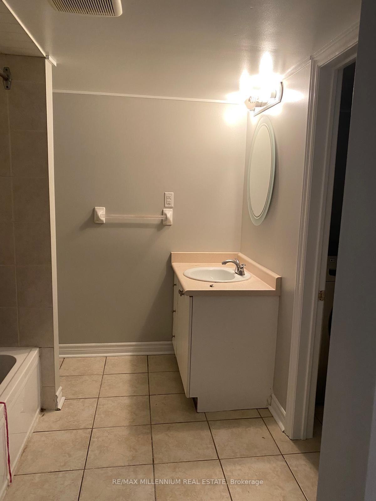 Photo 9 of 35 Southlake Boulevard, Brampton, Madoc — HOMEH