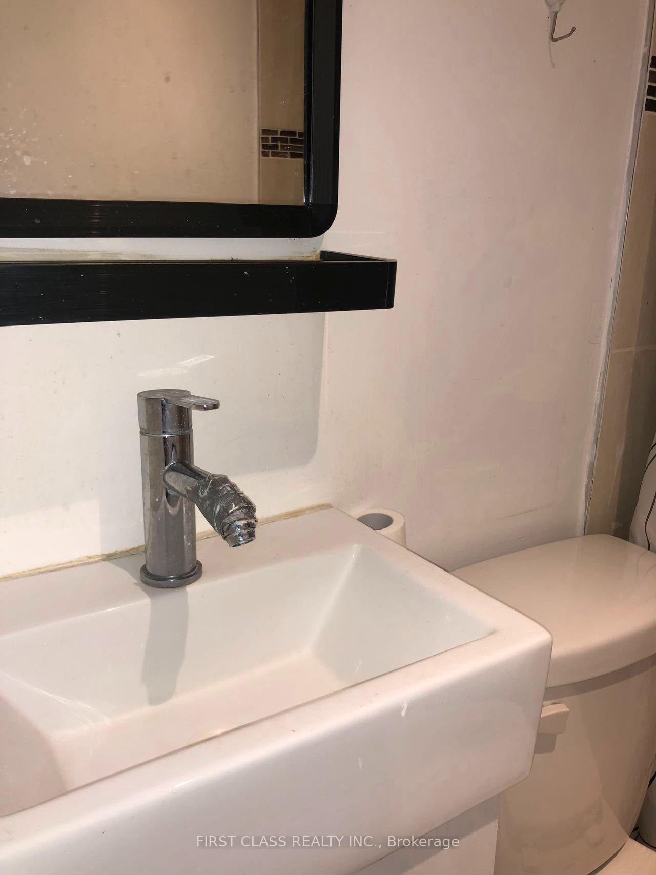 Photo 8 of Unit 3rd Floor, 524 Bathurst Street, Toronto, Palmerston-Little Italy — HOMEH