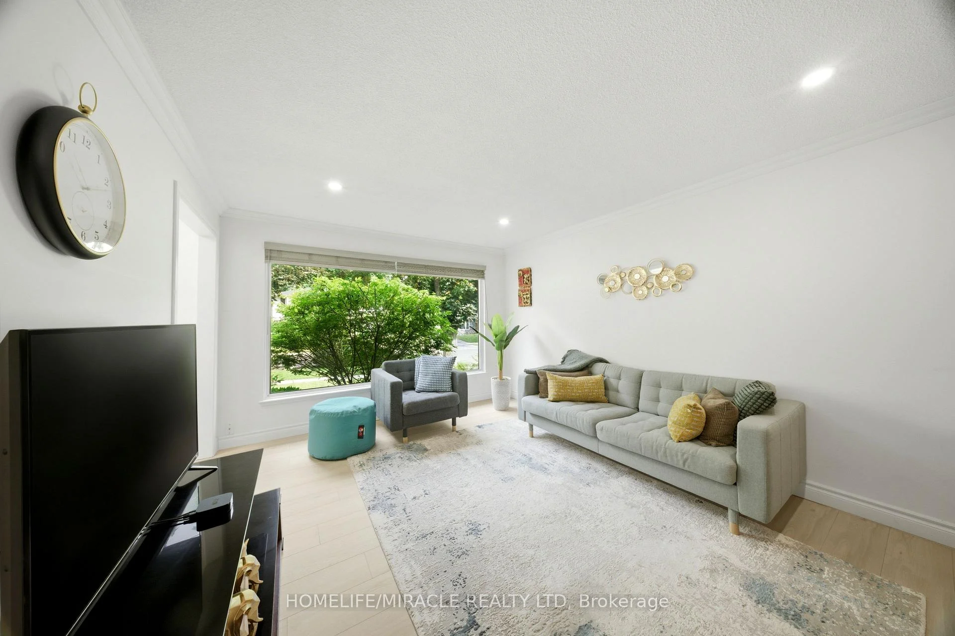 Photo 6 of 1612 Wavell Crescent, Mississauga, Applewood — HOMEH
