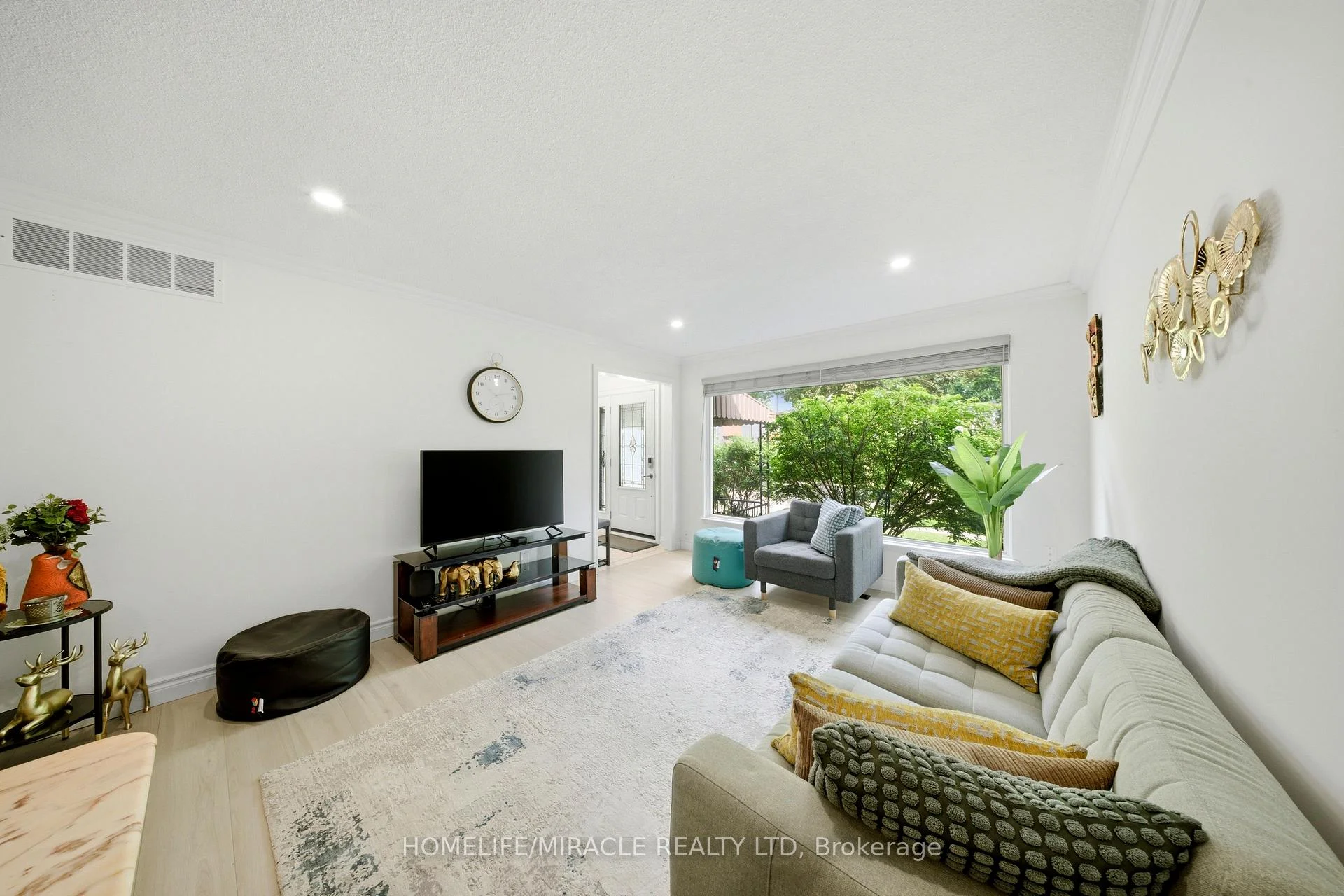 Photo 7 of 1612 Wavell Crescent, Mississauga, Applewood — HOMEH
