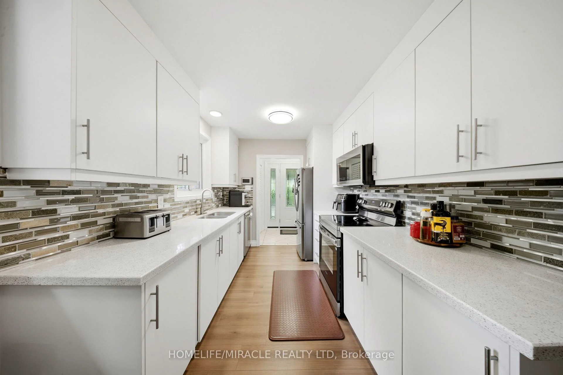 Photo 9 of 1612 Wavell Crescent, Mississauga, Applewood — HOMEH