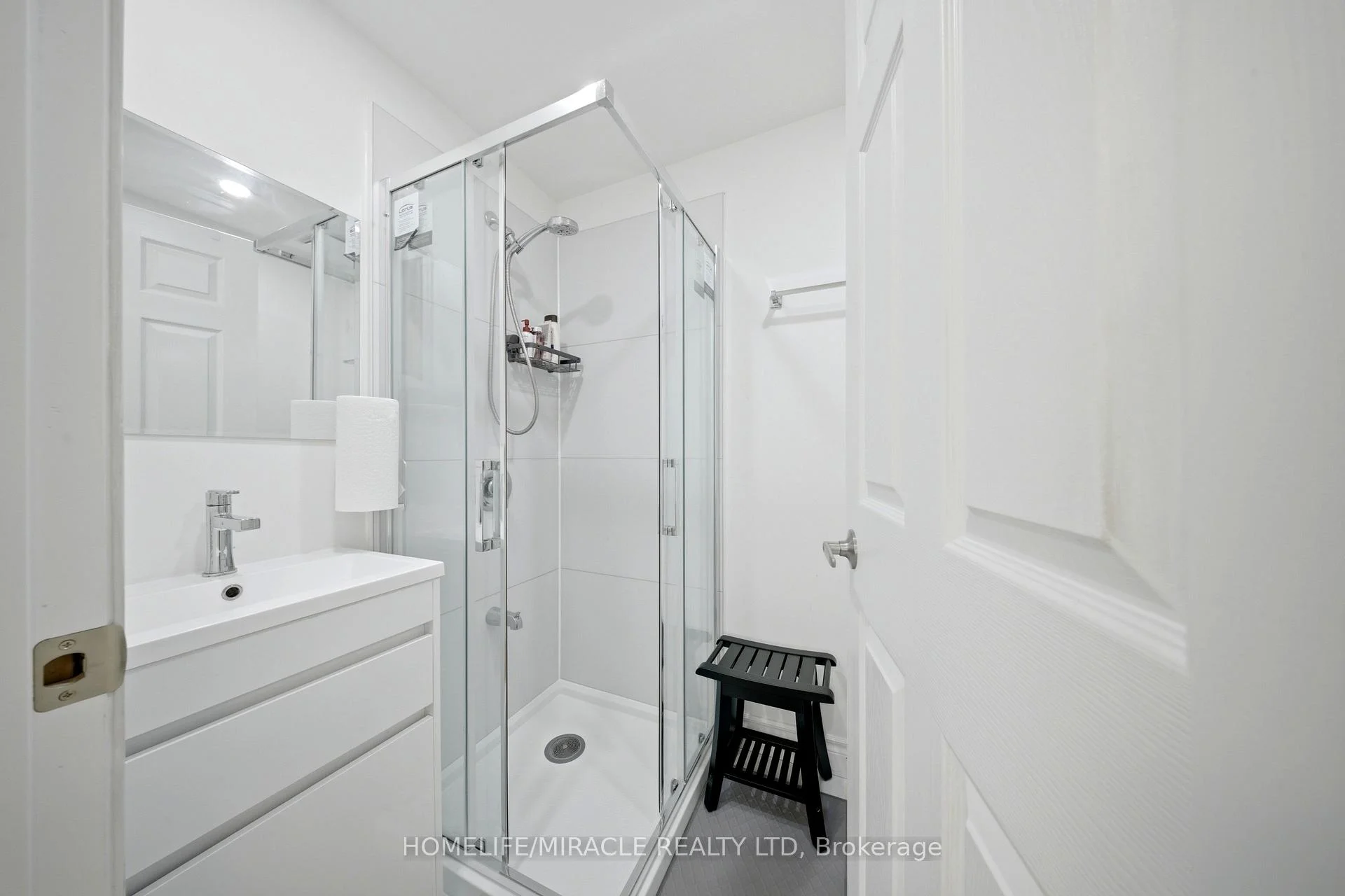 Photo 15 of 1612 Wavell Crescent, Mississauga, Applewood — HOMEH