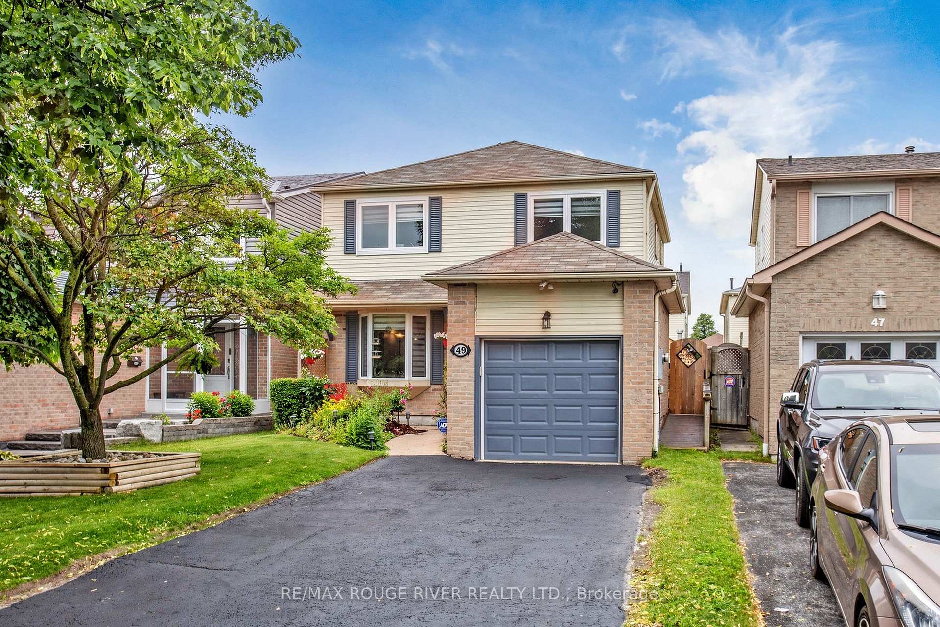 Photo 2 of 49 Gilmour Drive, Ajax, Central — HOMEH