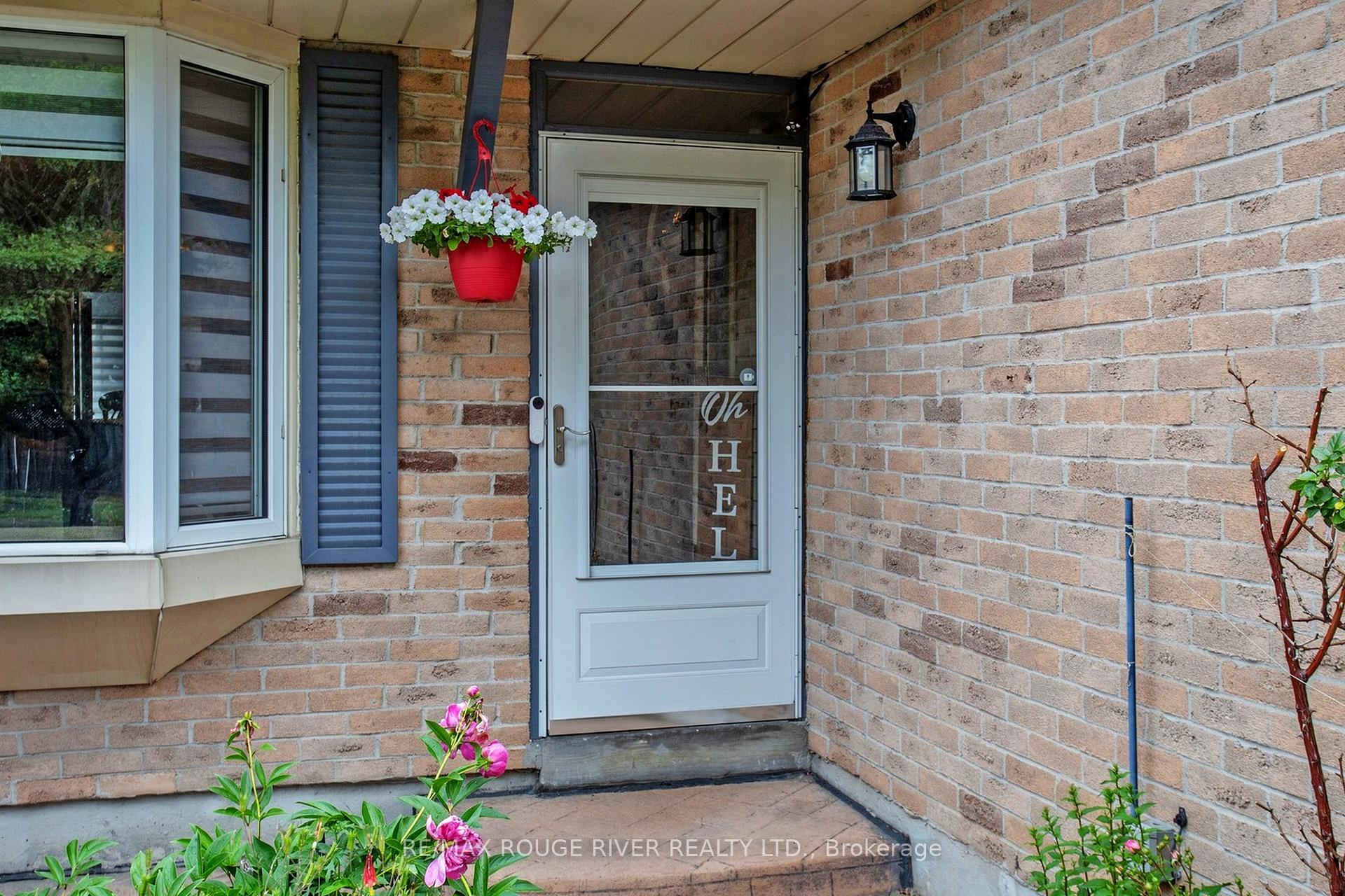 Photo 3 of 49 Gilmour Drive, Ajax, Central — HOMEH