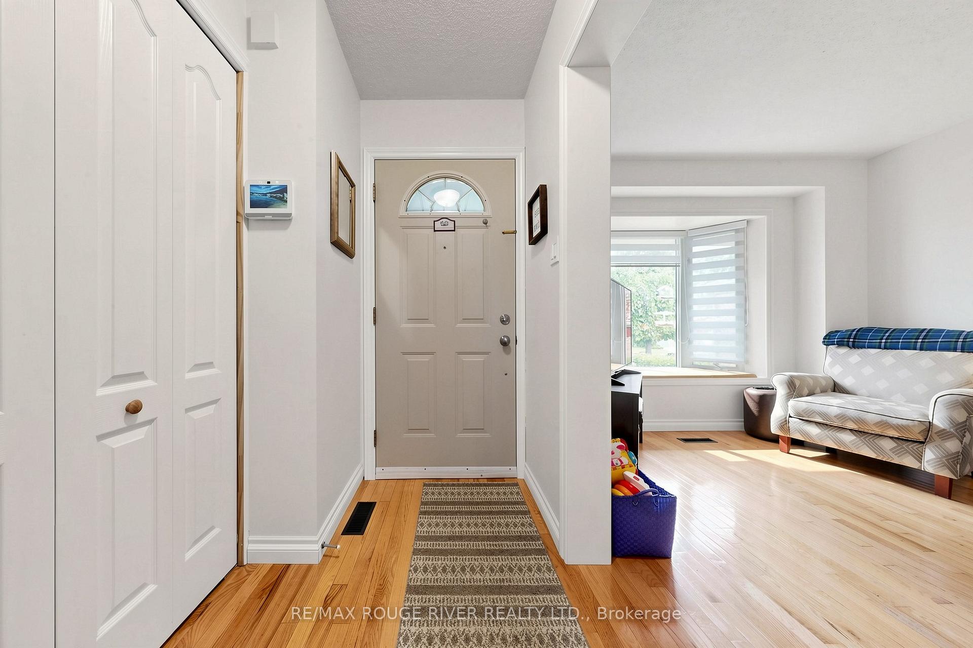 Photo 4 of 49 Gilmour Drive, Ajax, Central — HOMEH
