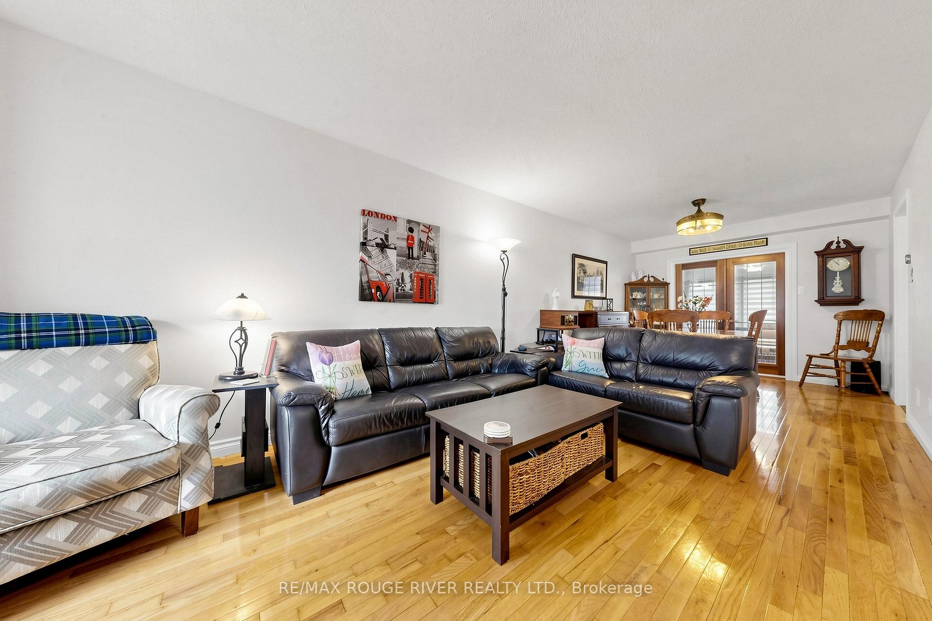 Photo 7 of 49 Gilmour Drive, Ajax, Central — HOMEH