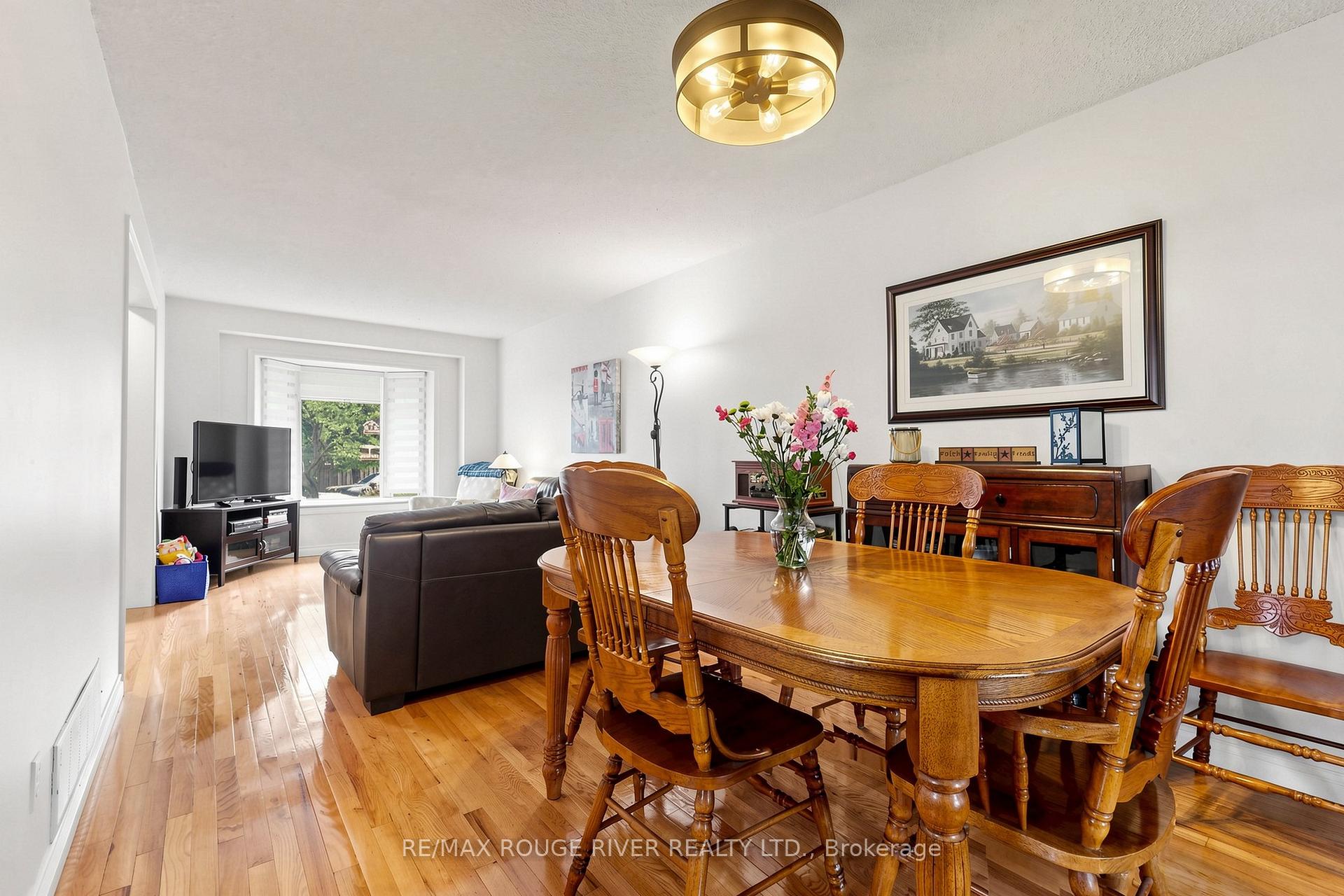 Photo 9 of 49 Gilmour Drive, Ajax, Central — HOMEH