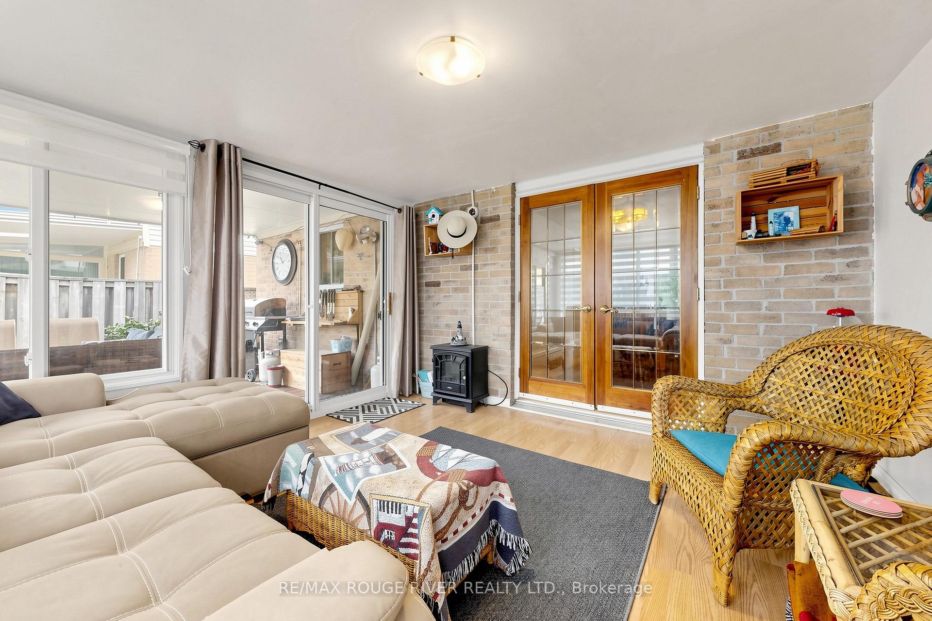 Photo 11 of 49 Gilmour Drive, Ajax, Central — HOMEH