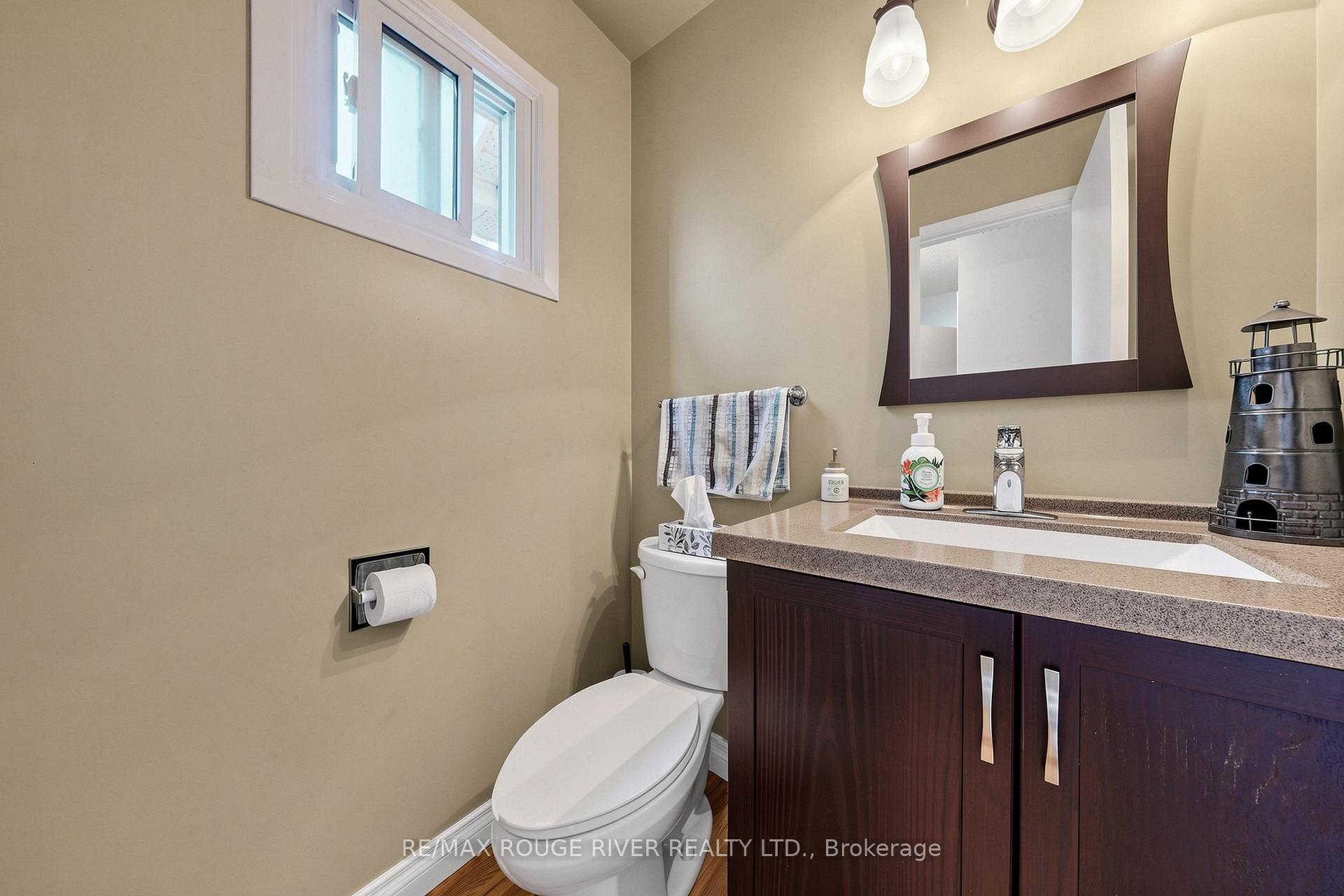 Photo 15 of 49 Gilmour Drive, Ajax, Central — HOMEH