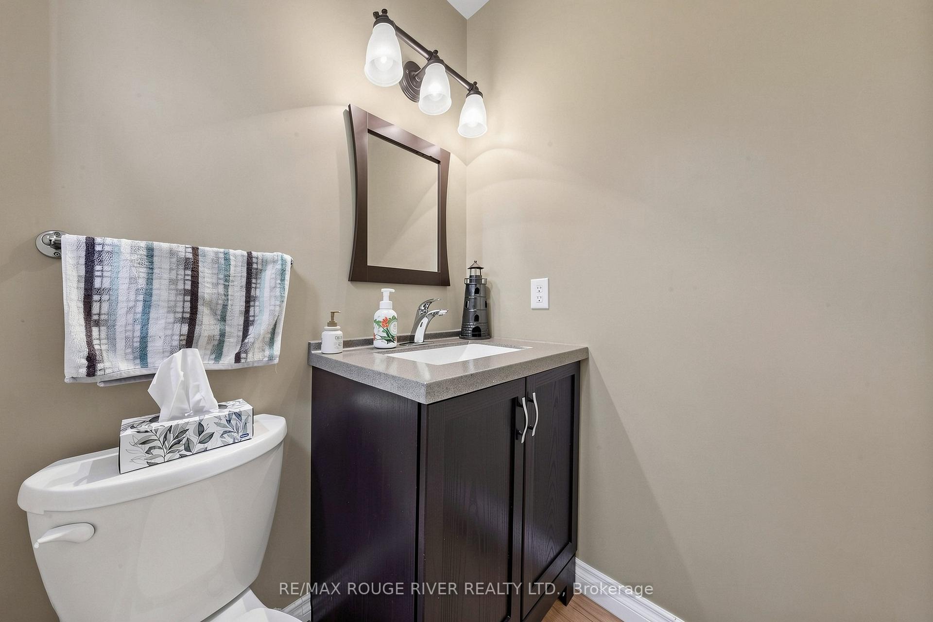 Photo 16 of 49 Gilmour Drive, Ajax, Central — HOMEH