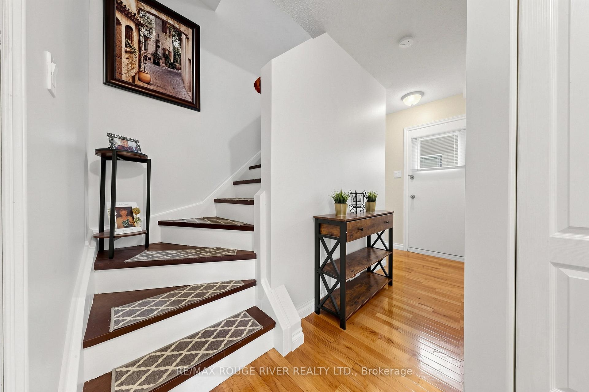 Photo 17 of 49 Gilmour Drive, Ajax, Central — HOMEH