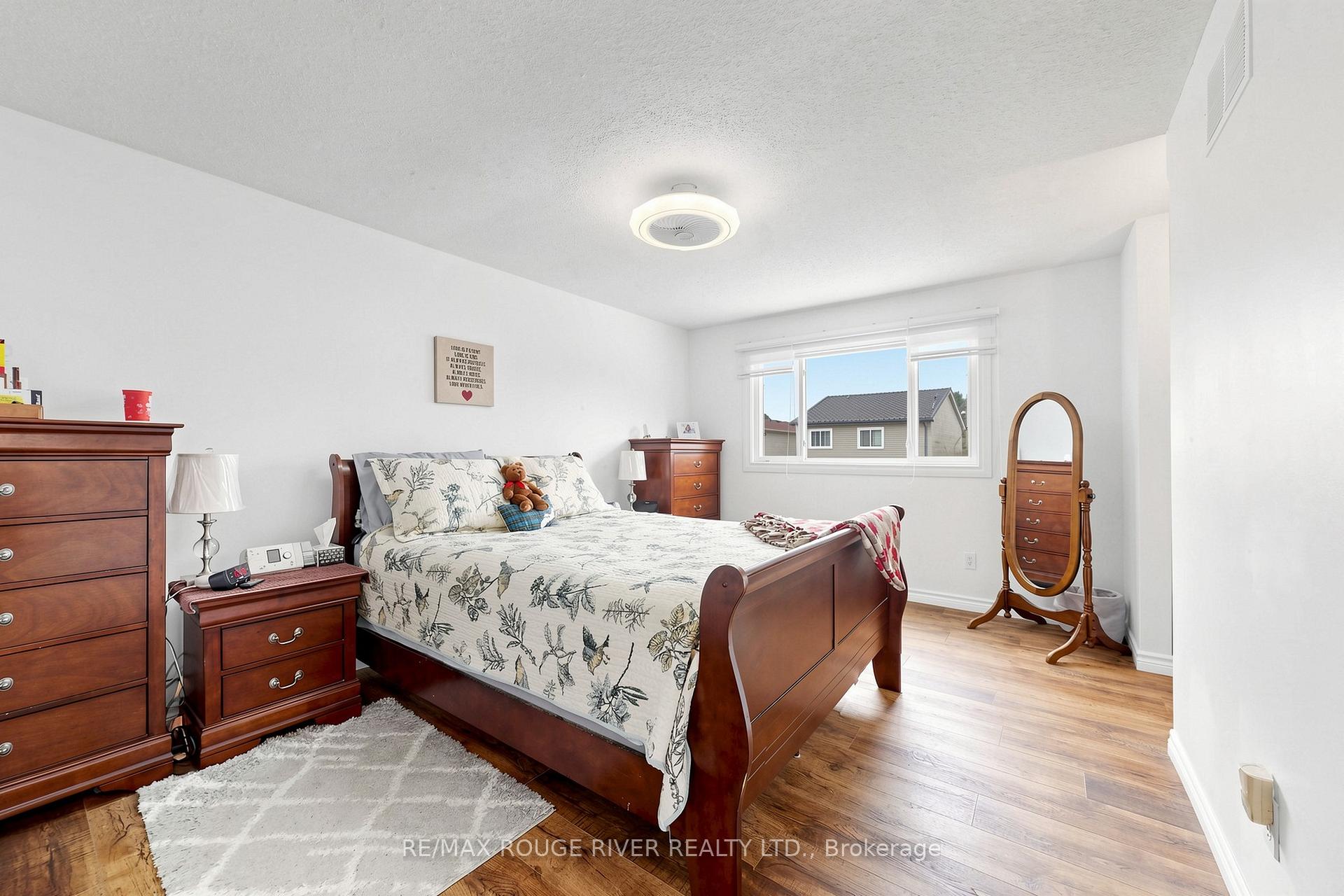 Photo 18 of 49 Gilmour Drive, Ajax, Central — HOMEH