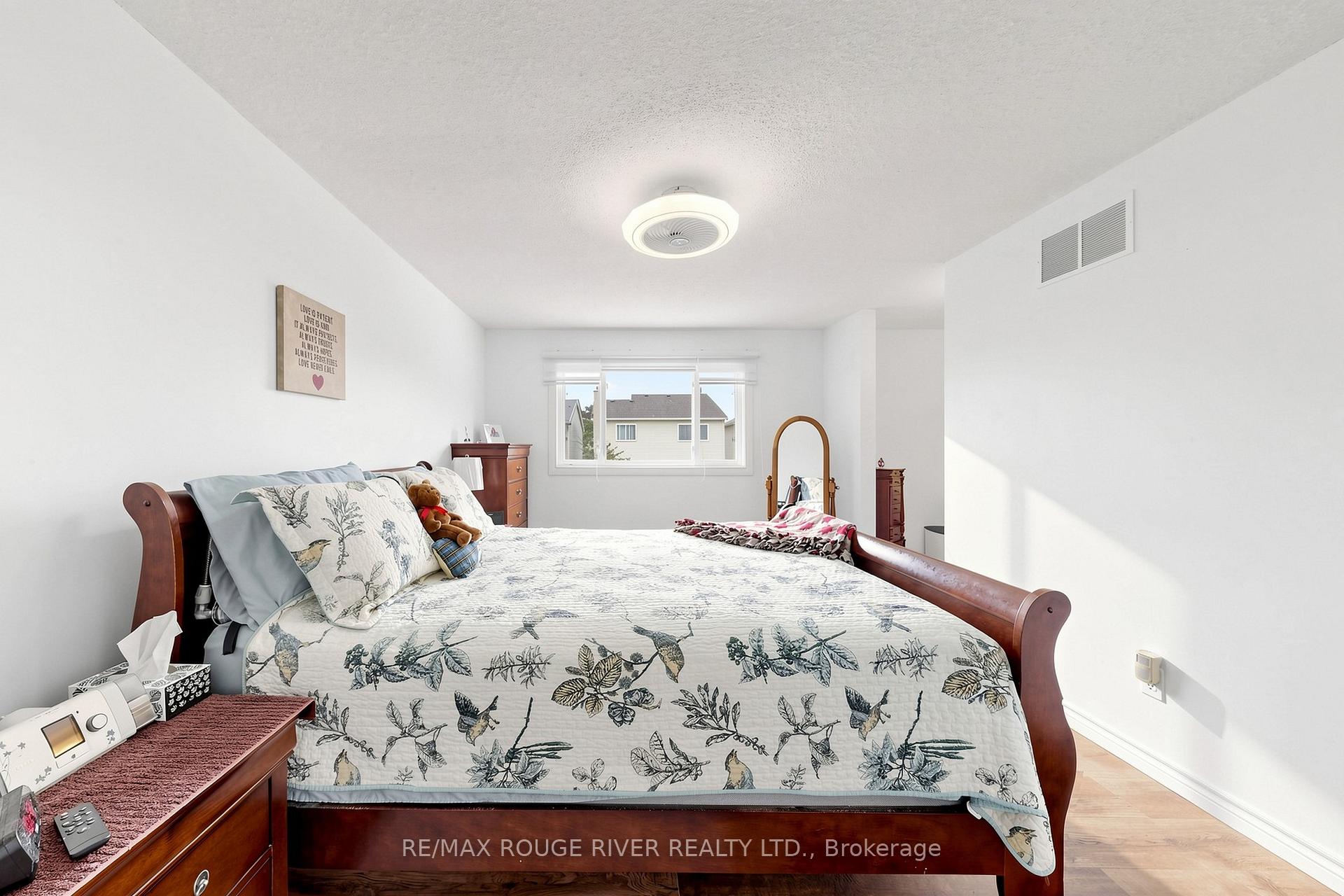 Photo 19 of 49 Gilmour Drive, Ajax, Central — HOMEH