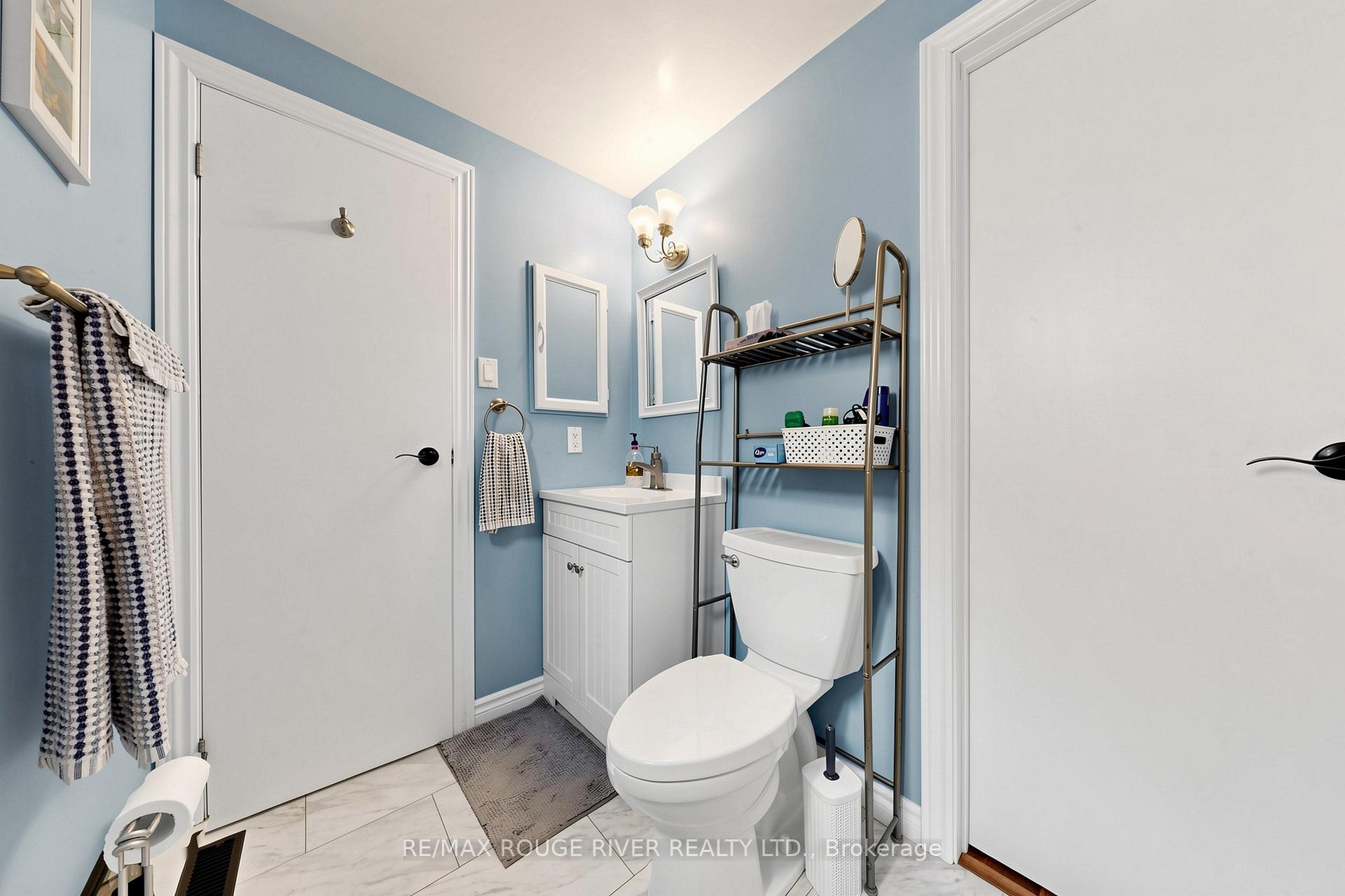 Photo 26 of 49 Gilmour Drive, Ajax, Central — HOMEH